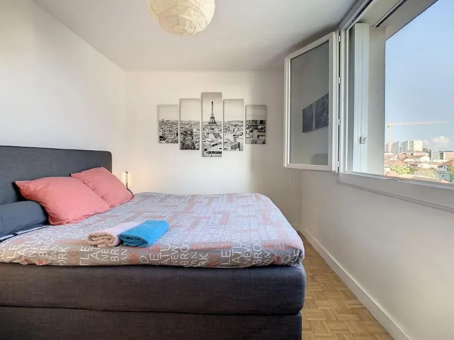 Bed in Appart Crystal Lyon Caluire et parkings