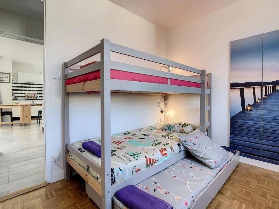 Bed in Appart Crystal Lyon Caluire et parkings
