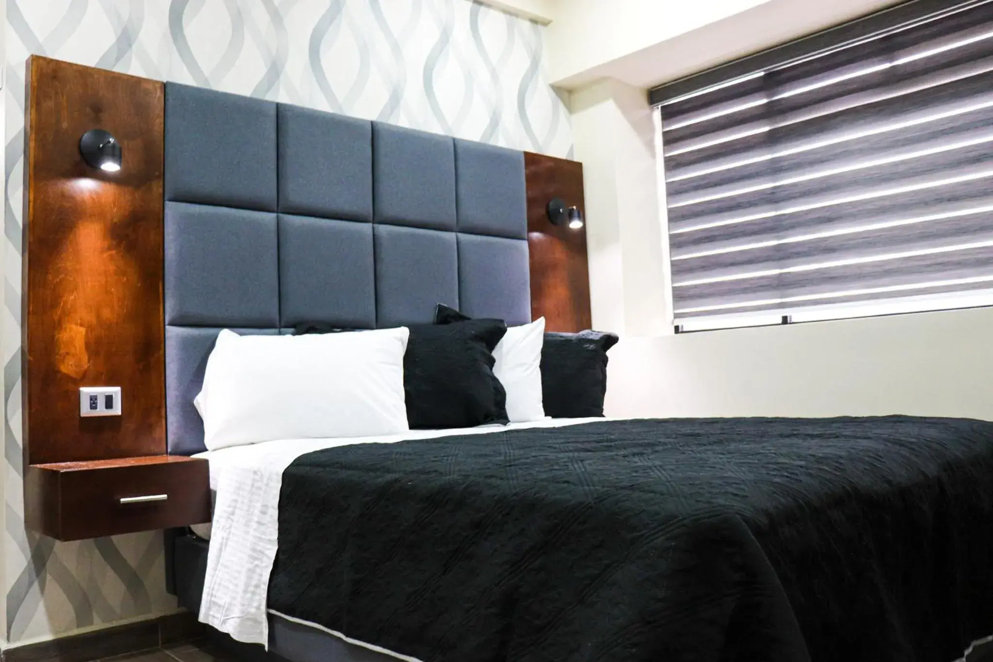 Deluxe Queen Room in HOTEL MISION 11 Deluxe Queen Room in HOTEL MISION 11