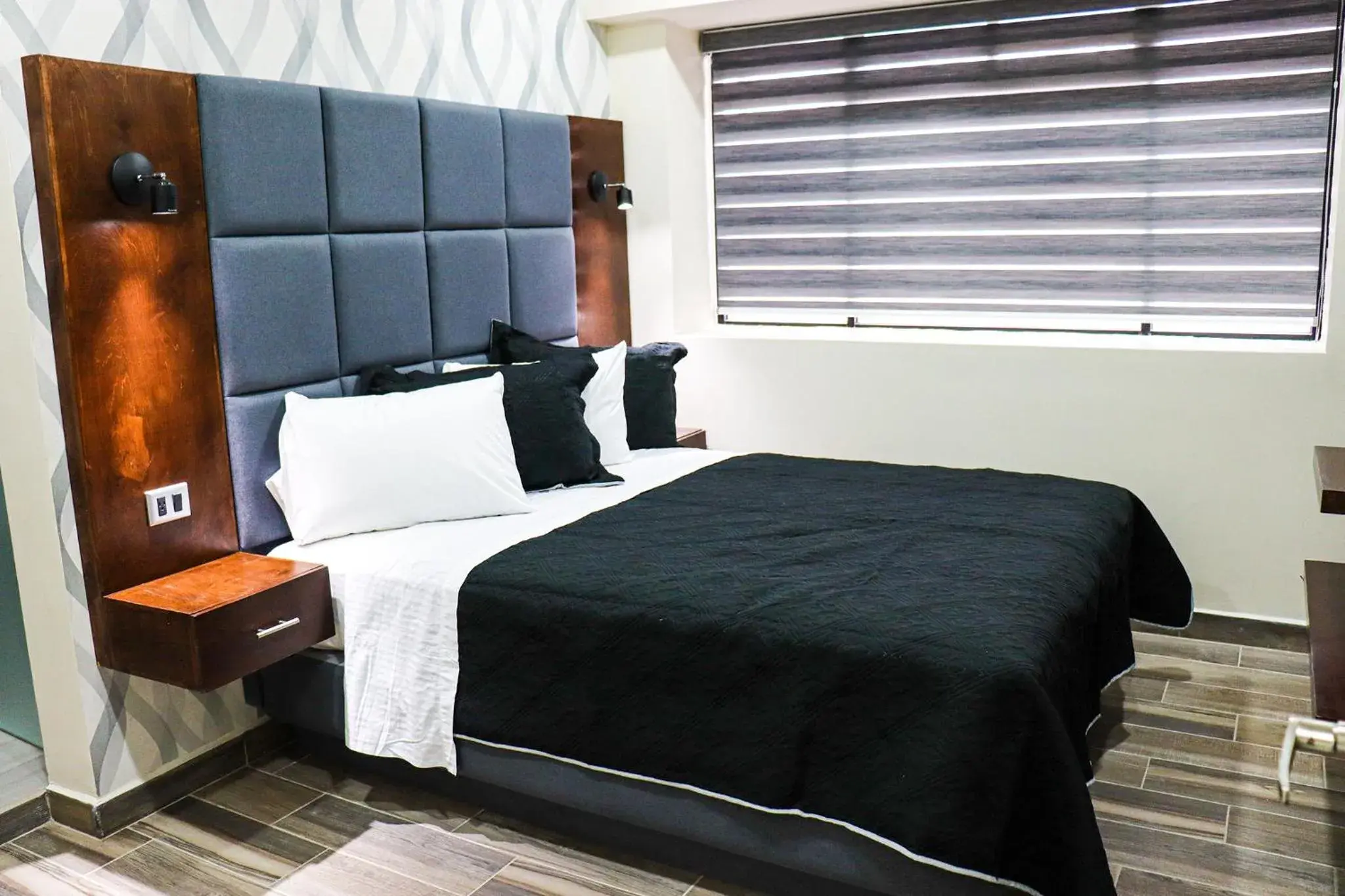 Deluxe Queen Room in HOTEL MISION 11 Deluxe Queen Room in HOTEL MISION 11