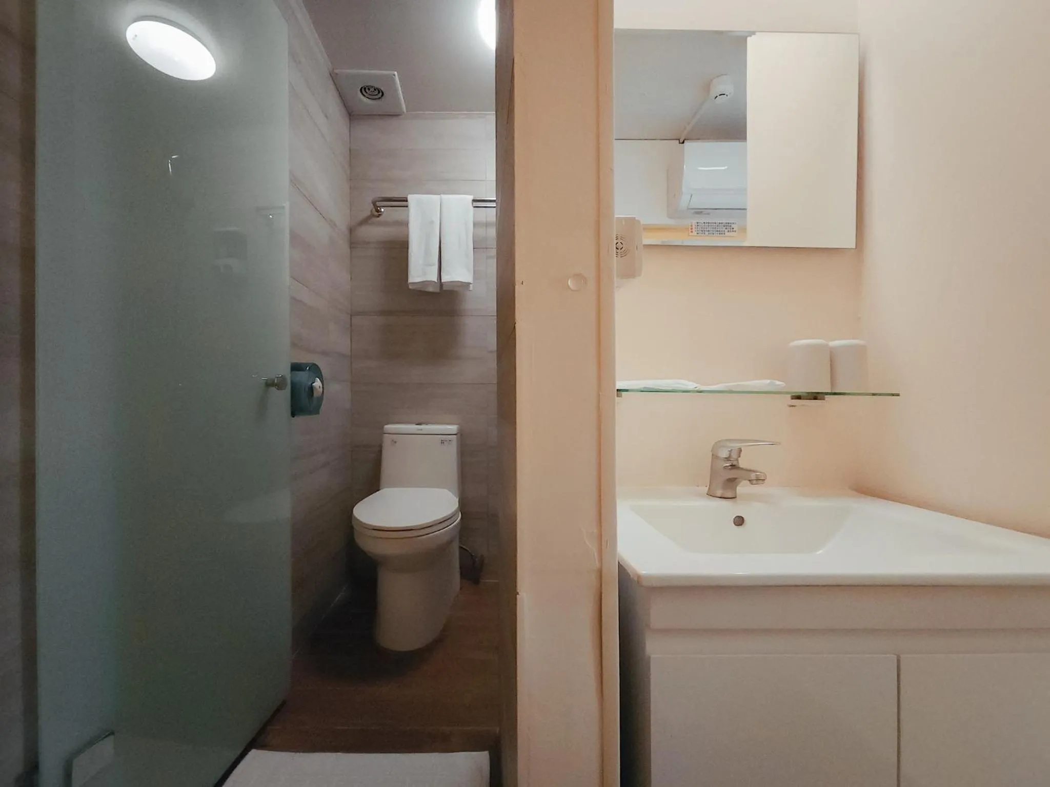 Shower in Taipei Inn