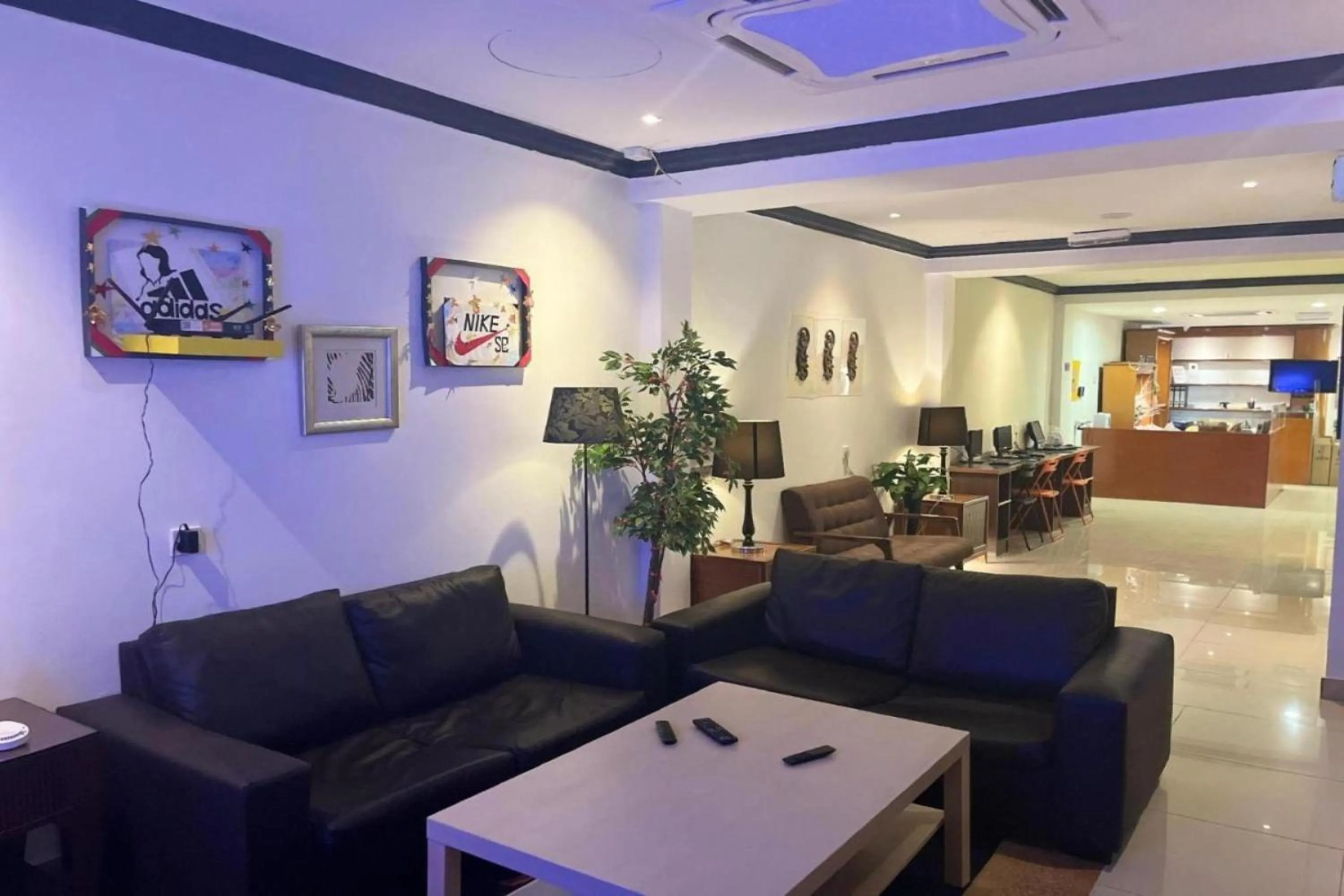 Seating area in Hotel O Senja Hostel Chinatown