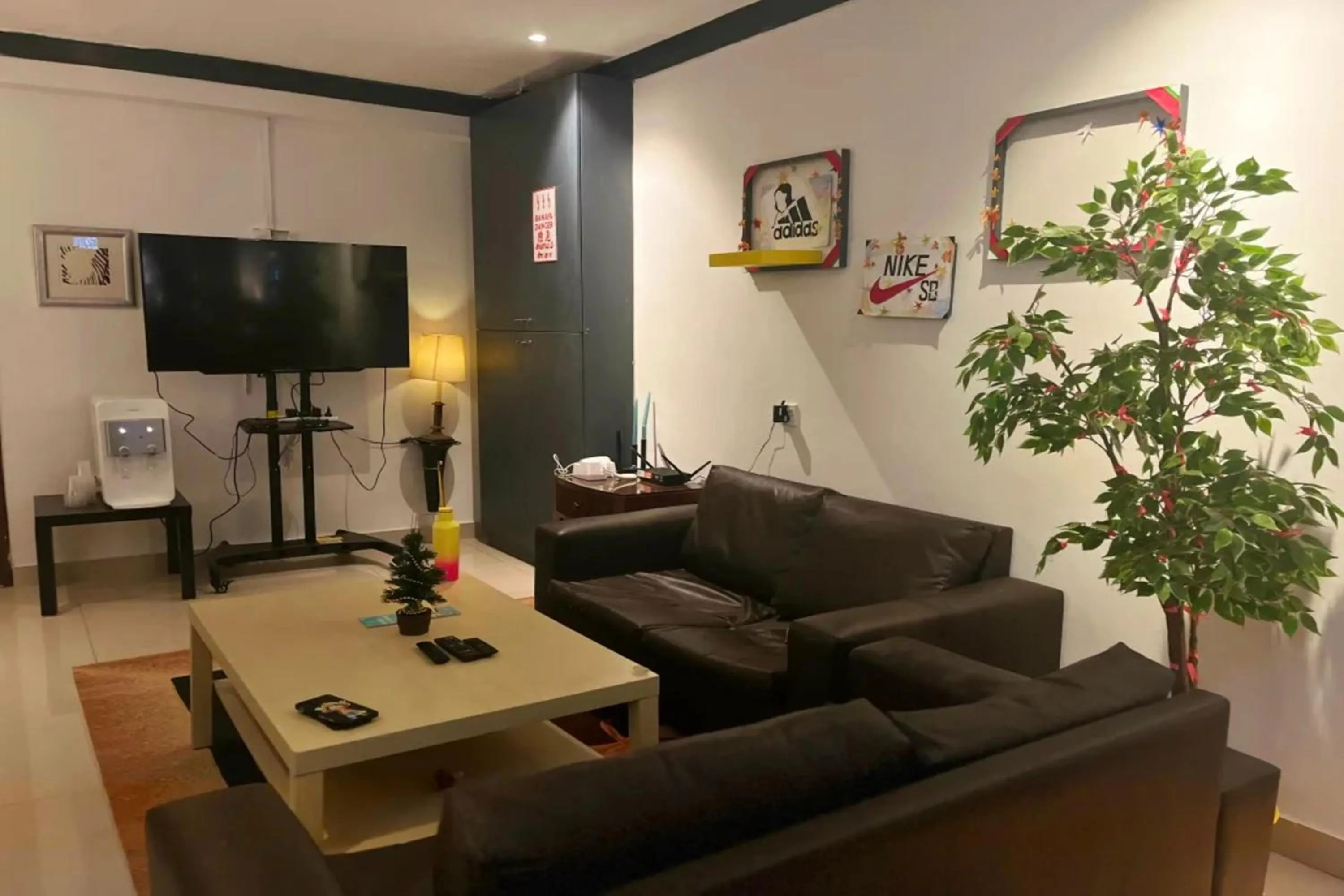 Seating area in Hotel O Senja Hostel Chinatown