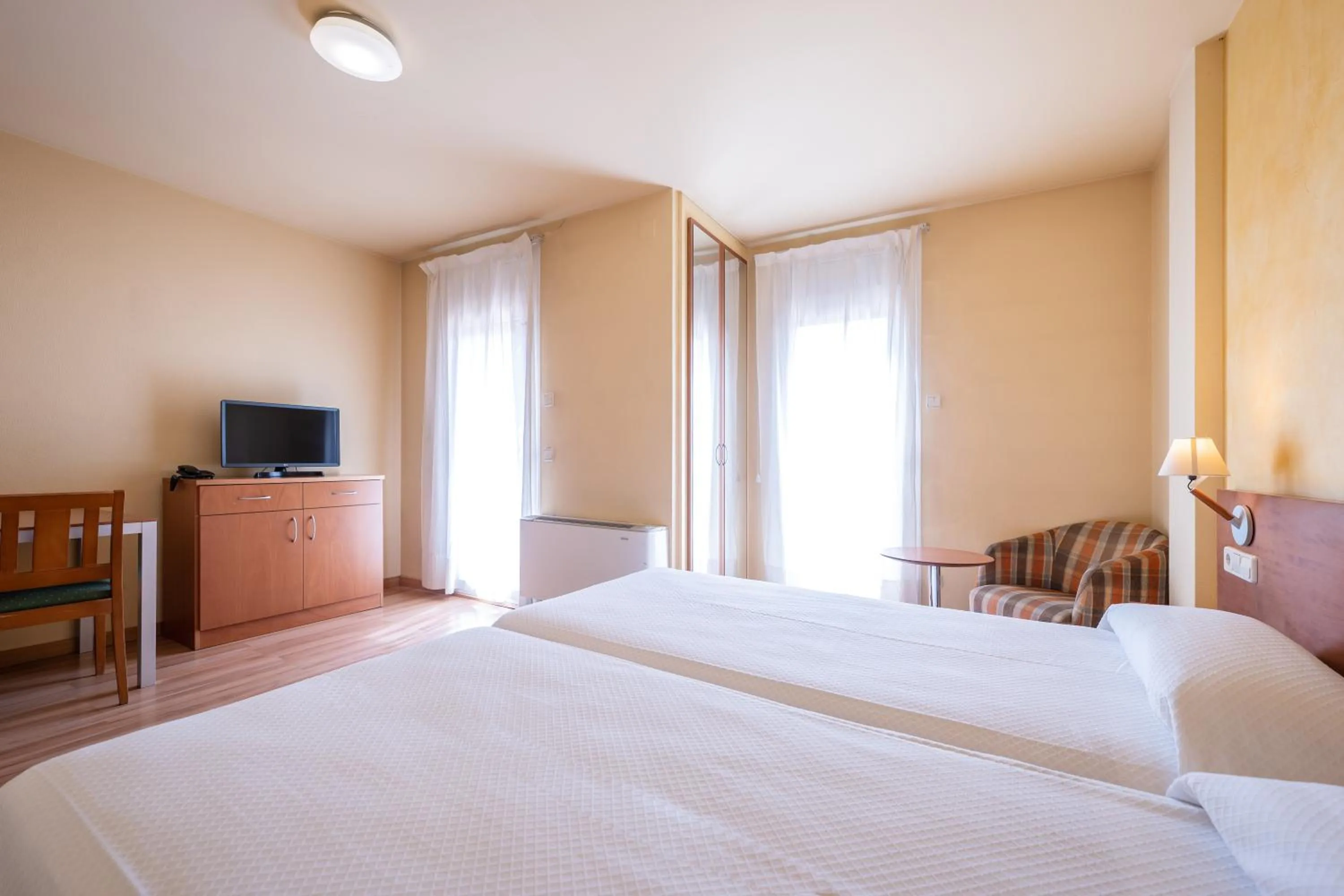 Photo of the whole room, Bed in Hotel La Perla D'Olot