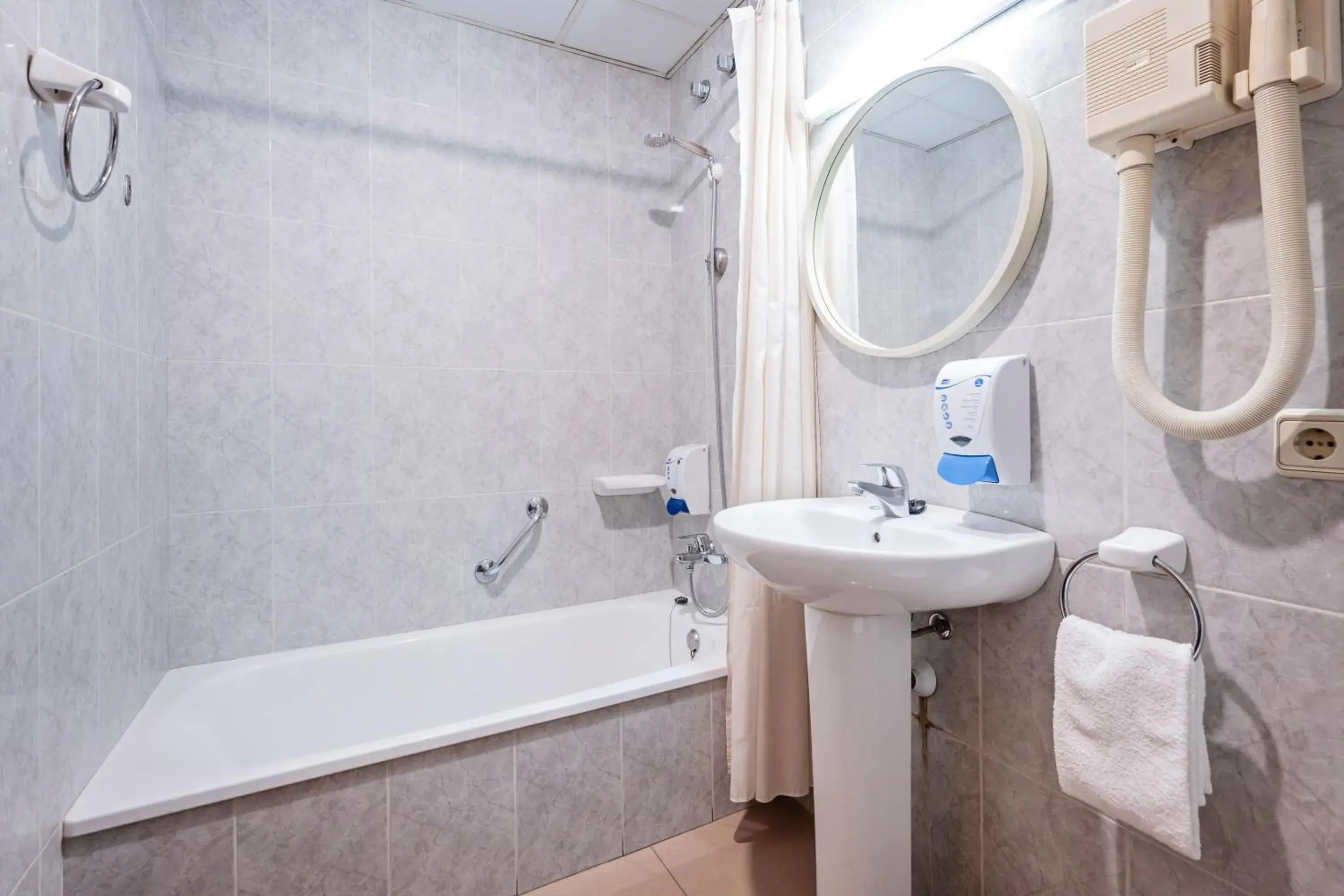 One-Bedroom Apartment with Terrace in Hotel La Perla D'Olot One-Bedroom Apartment with Terrace in Hotel La Perla D'Olot