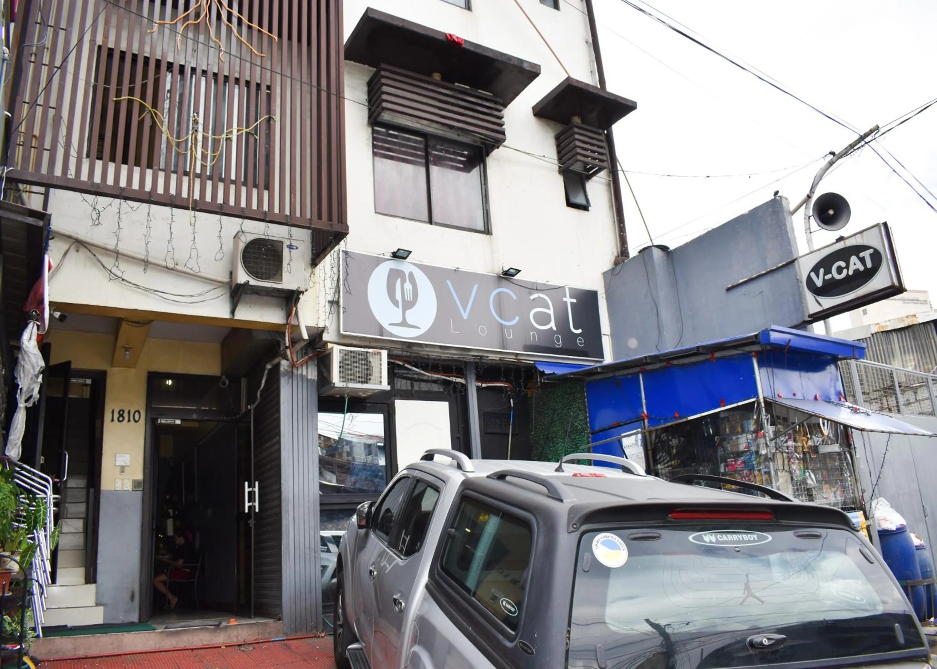 Facade/entrance in 1812 VC Lodge