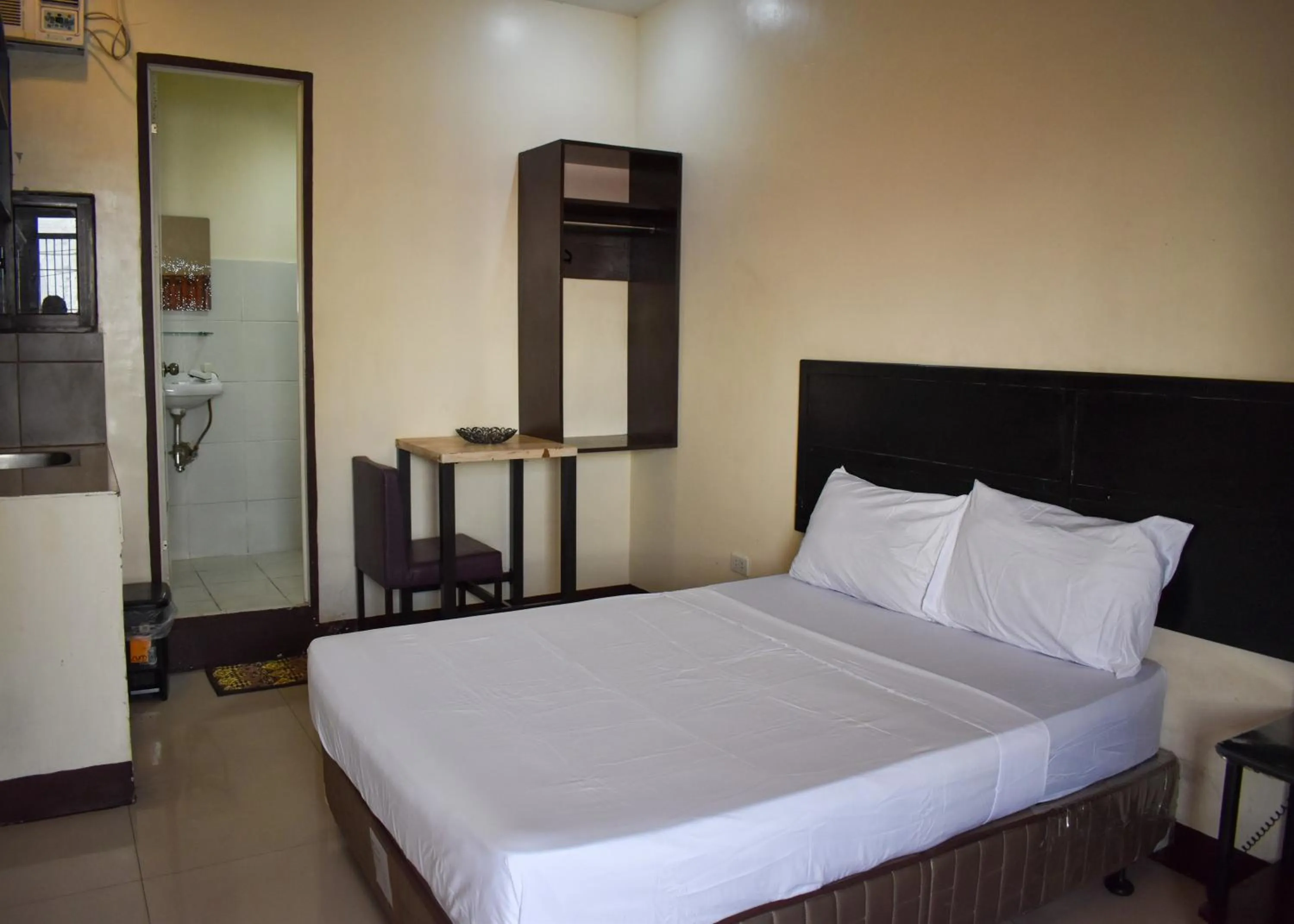 Bed in 1812 VC Lodge