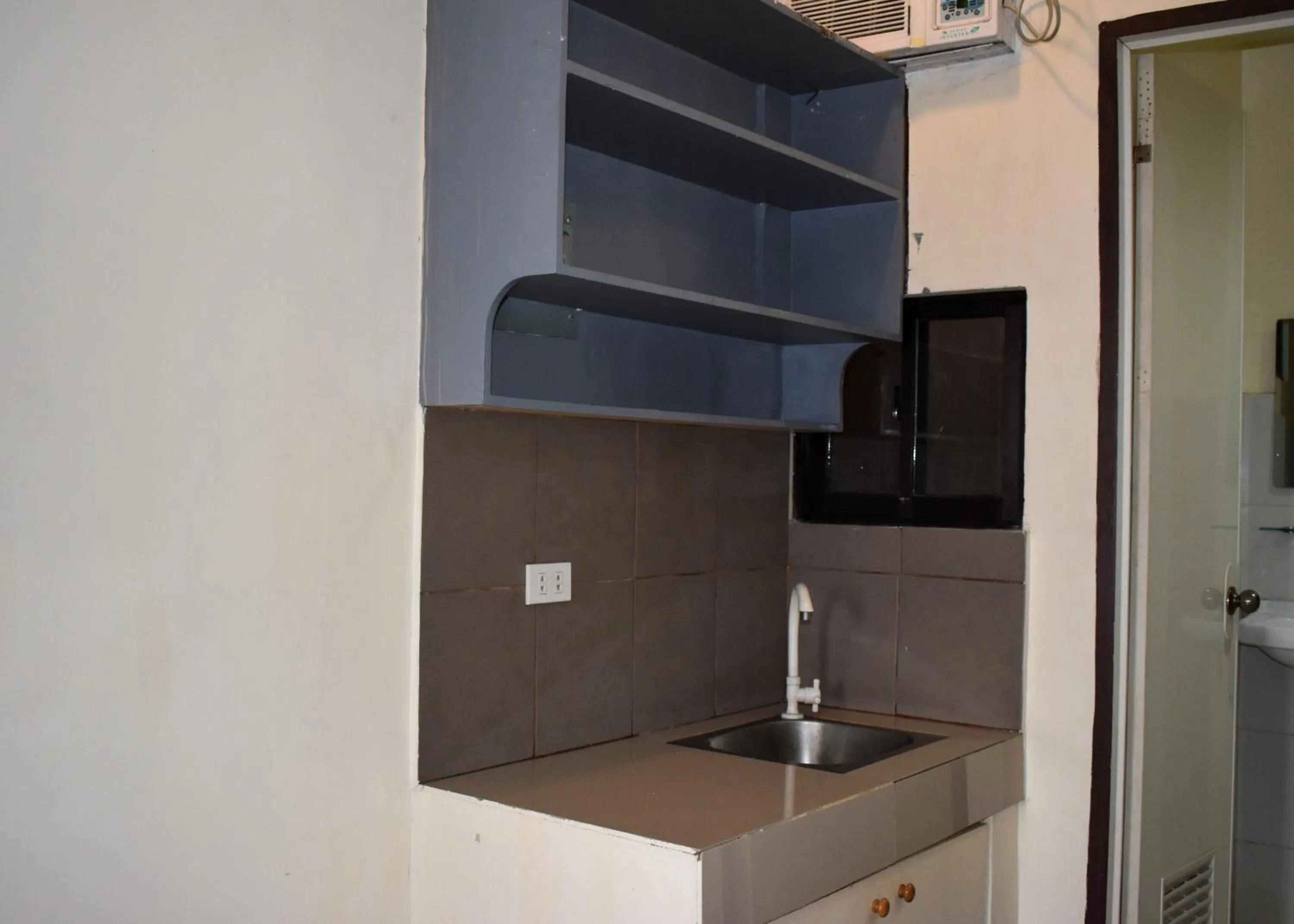 Area and facilities in 1812 VC Lodge