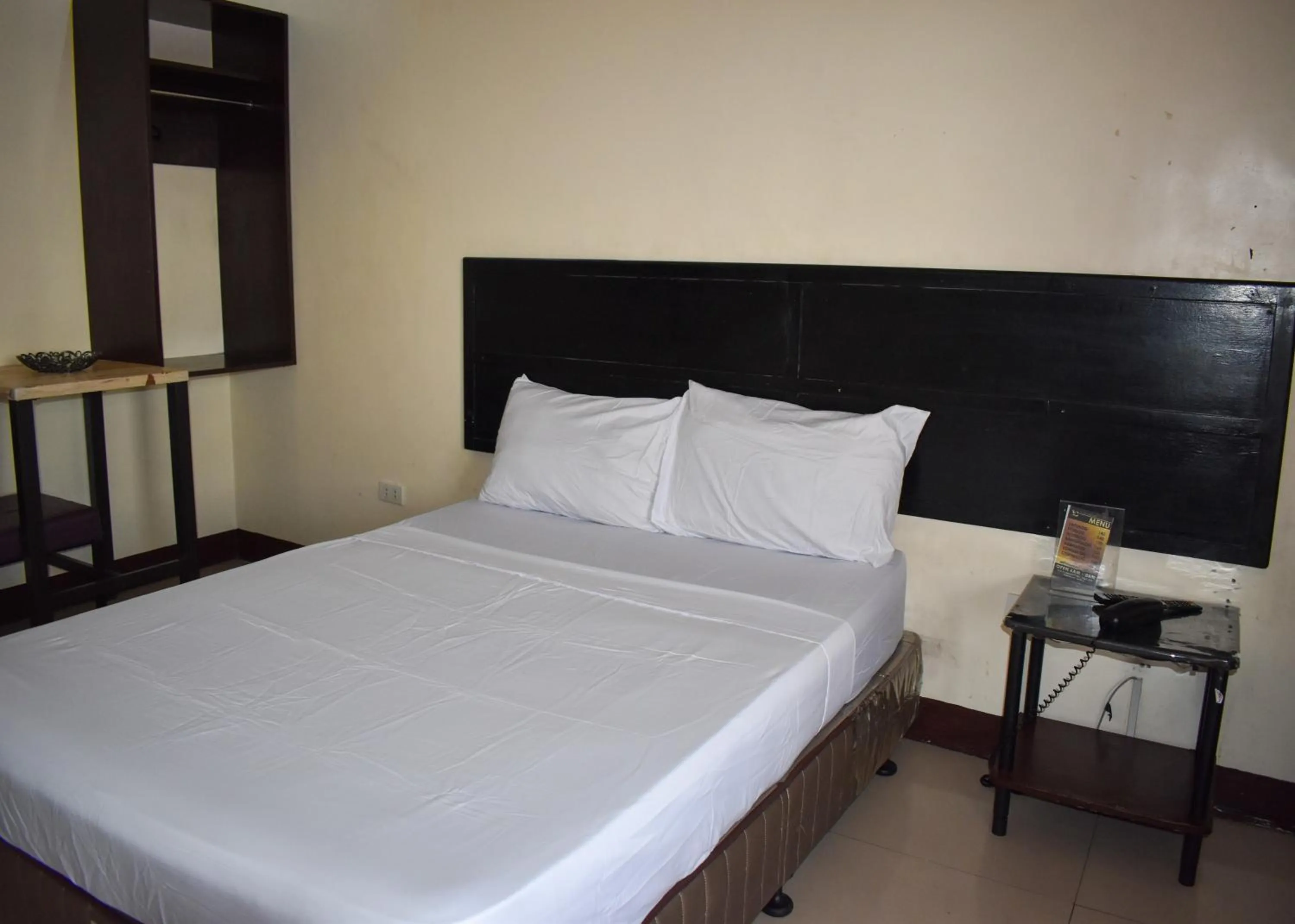 Bed in 1812 VC Lodge