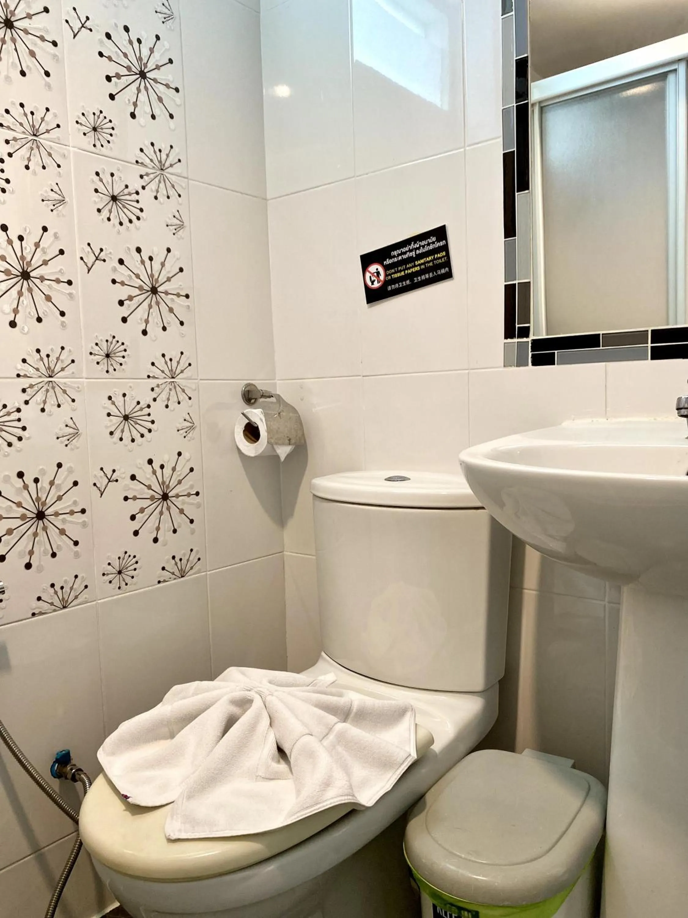 Toilet in Sunray Beach Hotel Patong