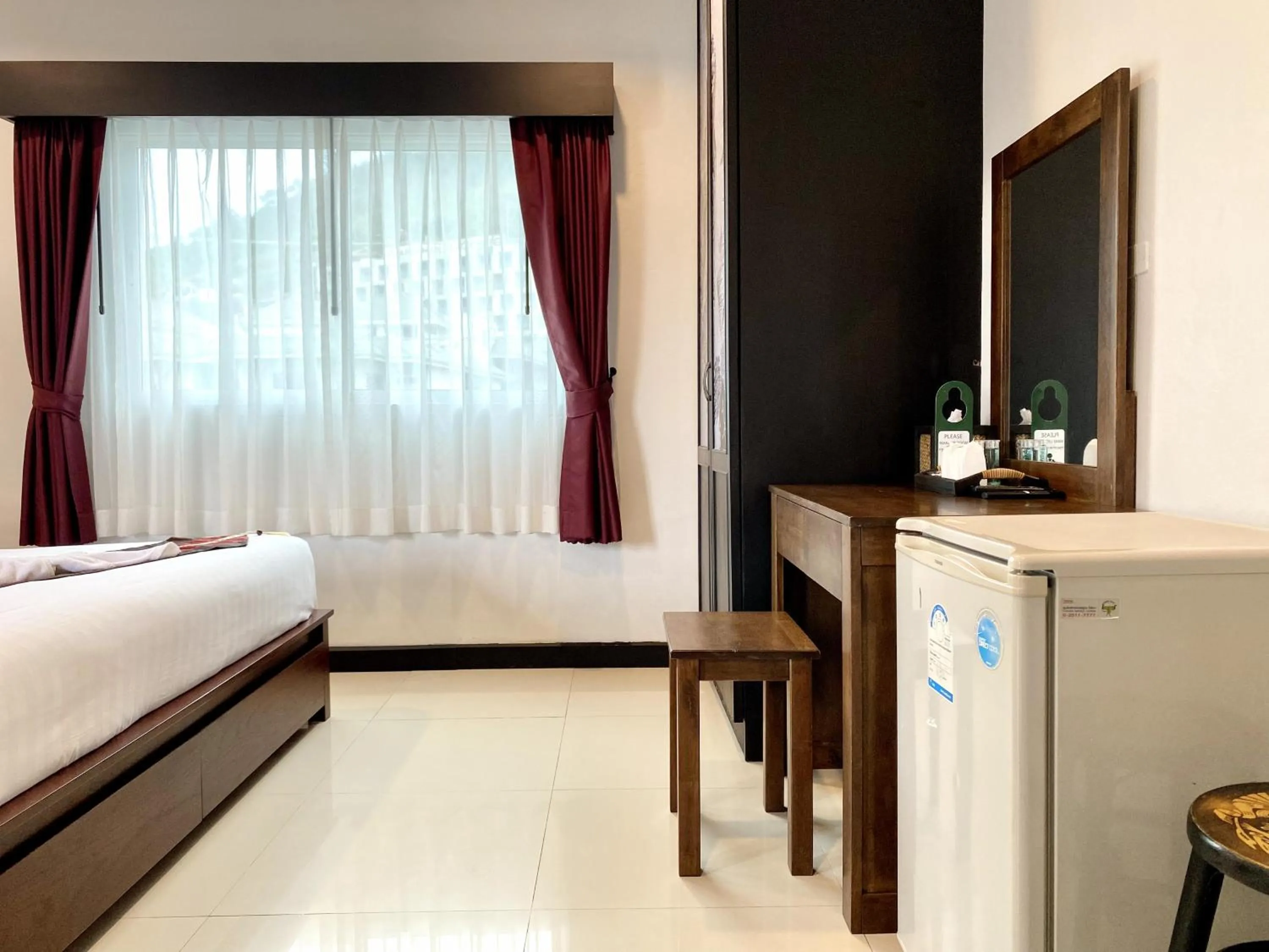 TV and multimedia, Bed in Sunray Beach Hotel Patong