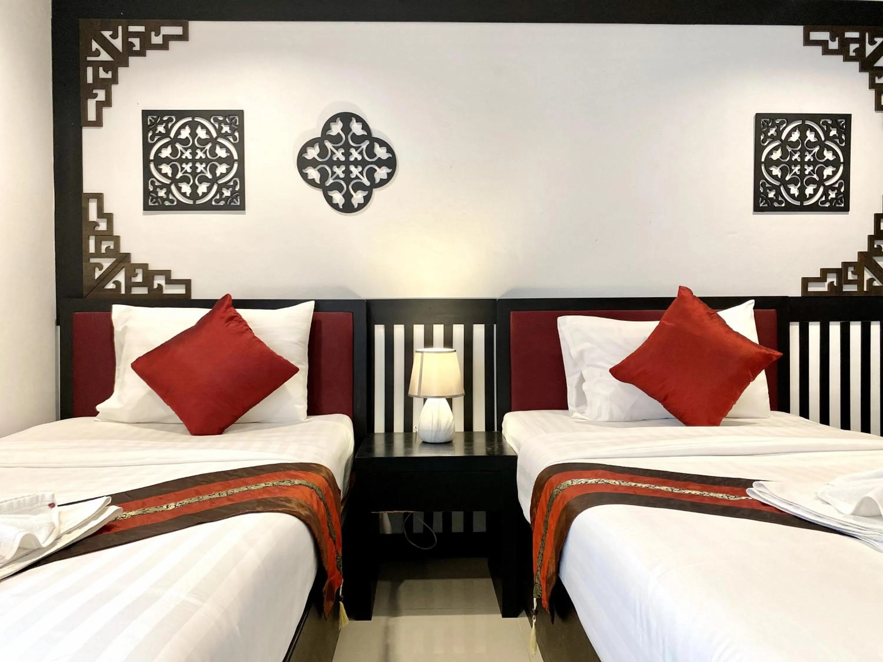 Bed in Sunray Beach Hotel Patong