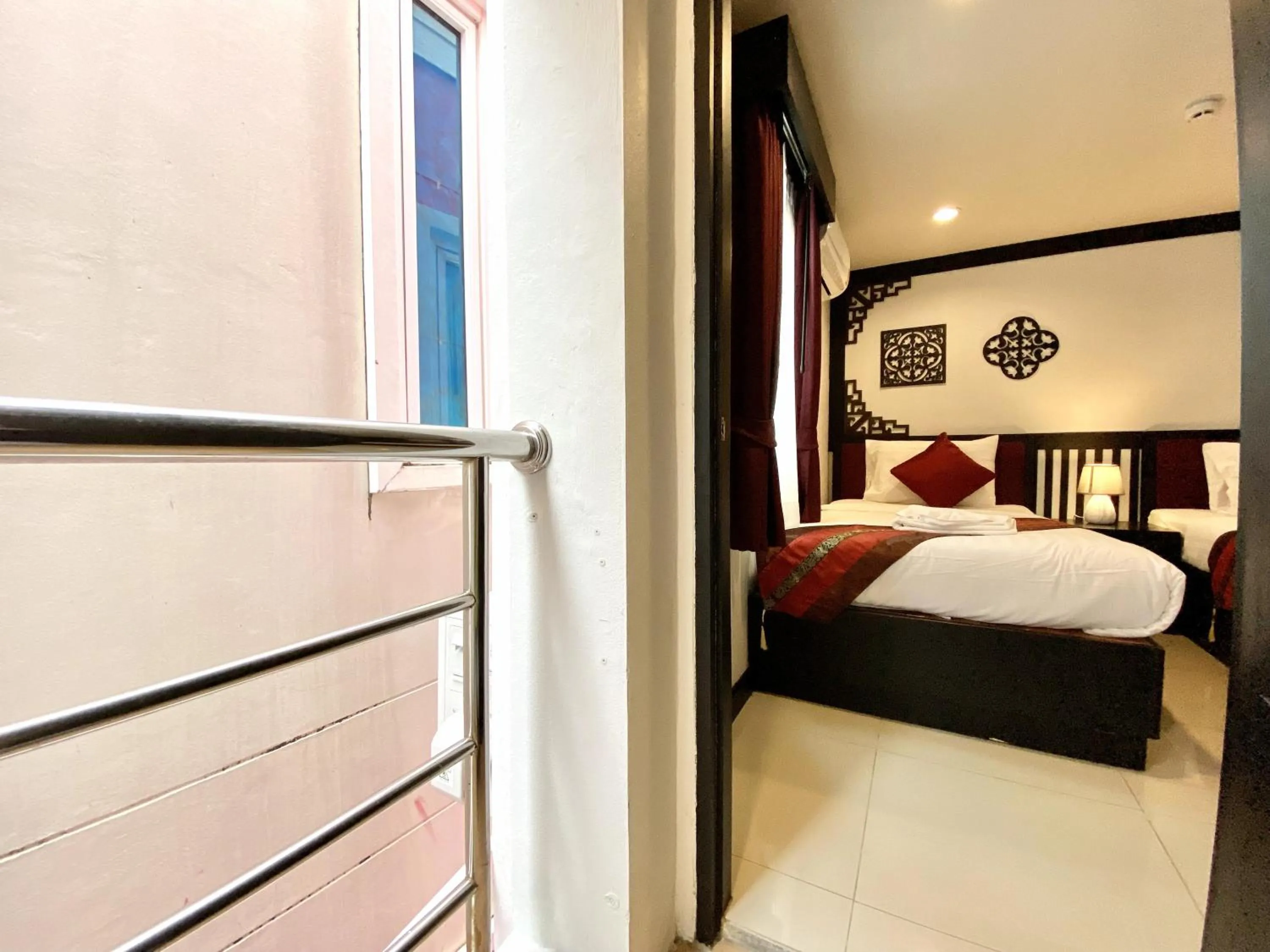 Bed in Sunray Beach Hotel Patong