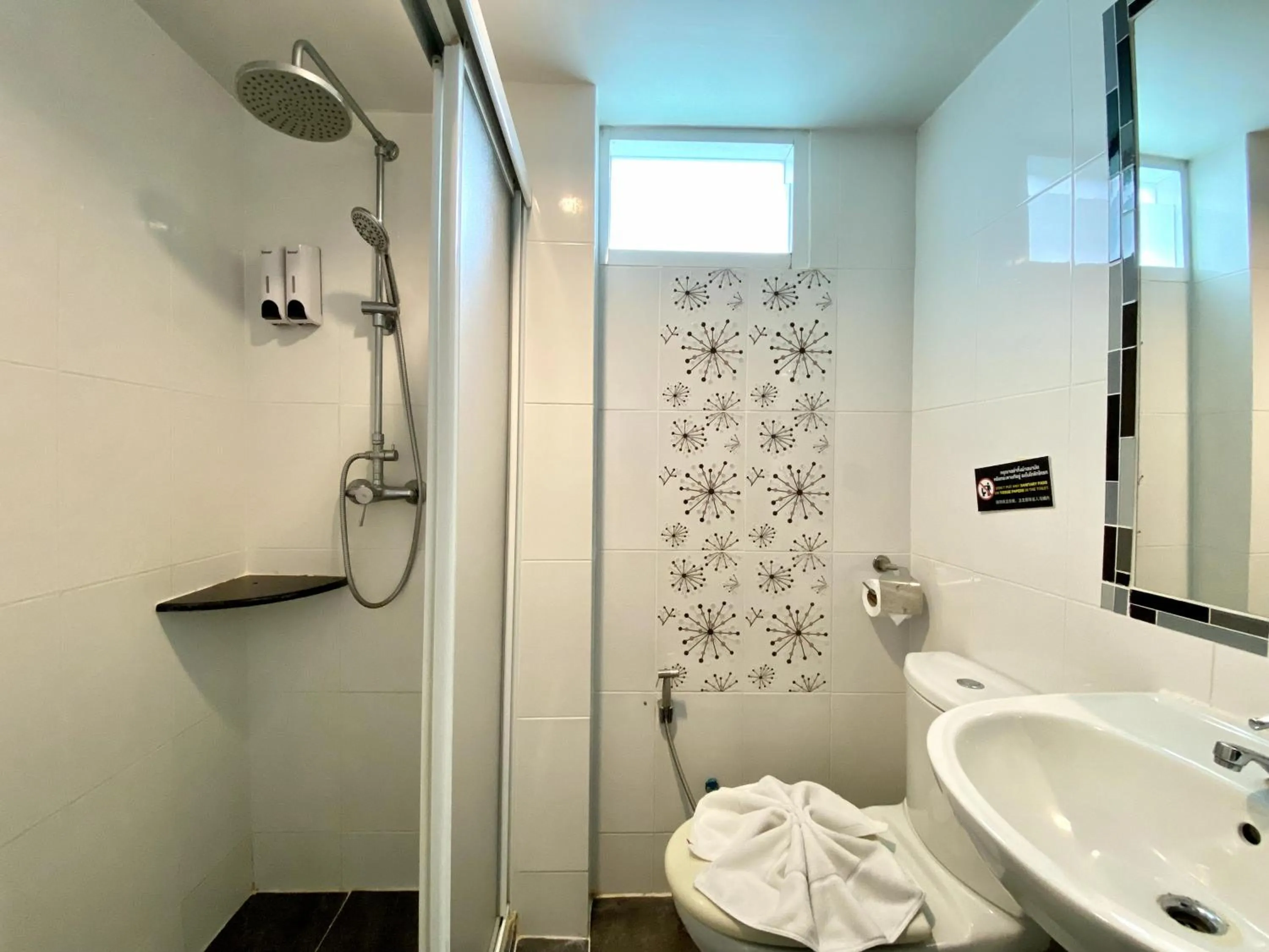 Shower in Sunray Beach Hotel Patong