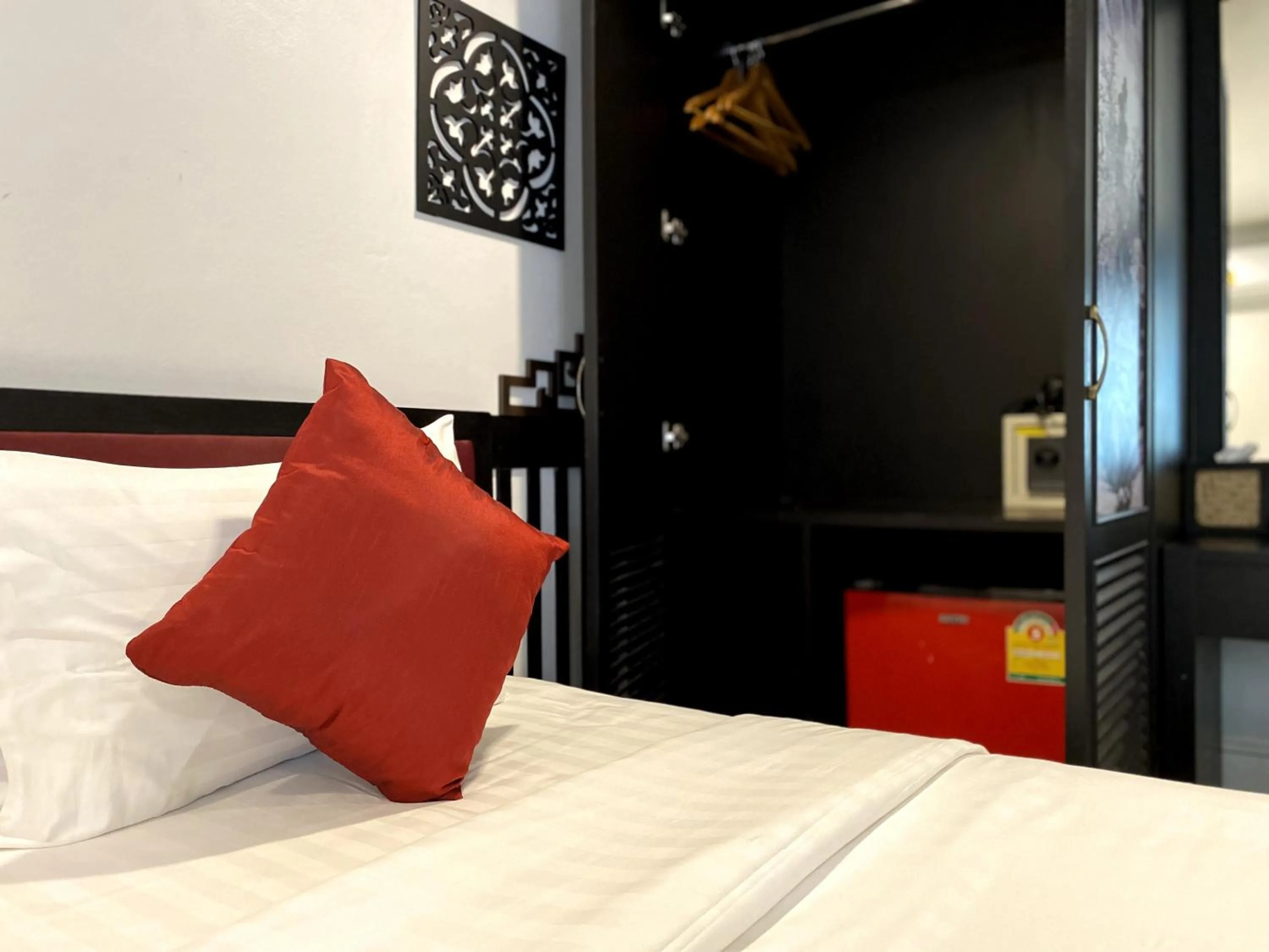 Bed in Sunray Beach Hotel Patong