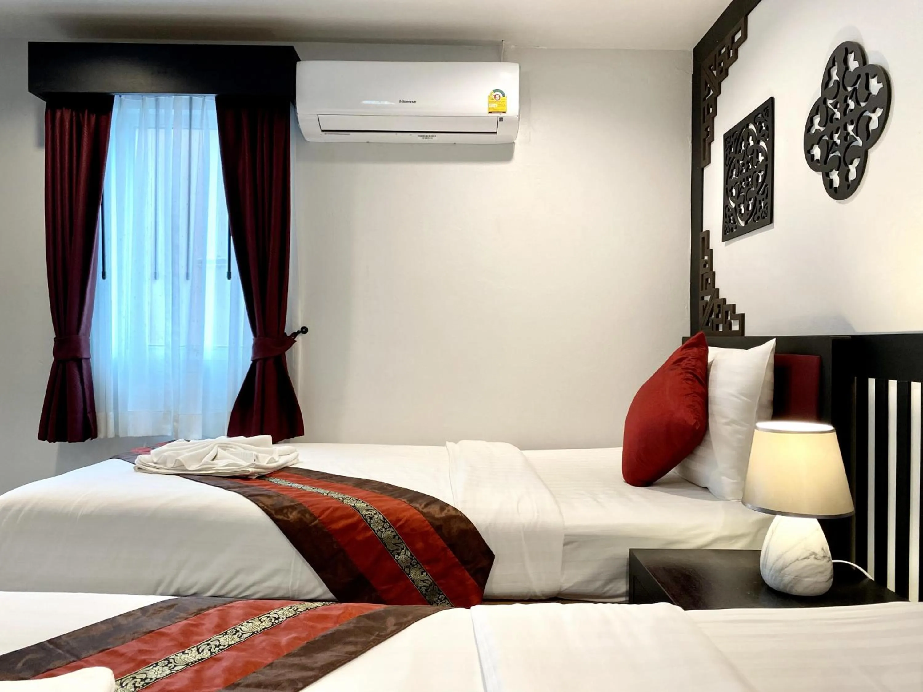 Bed in Sunray Beach Hotel Patong