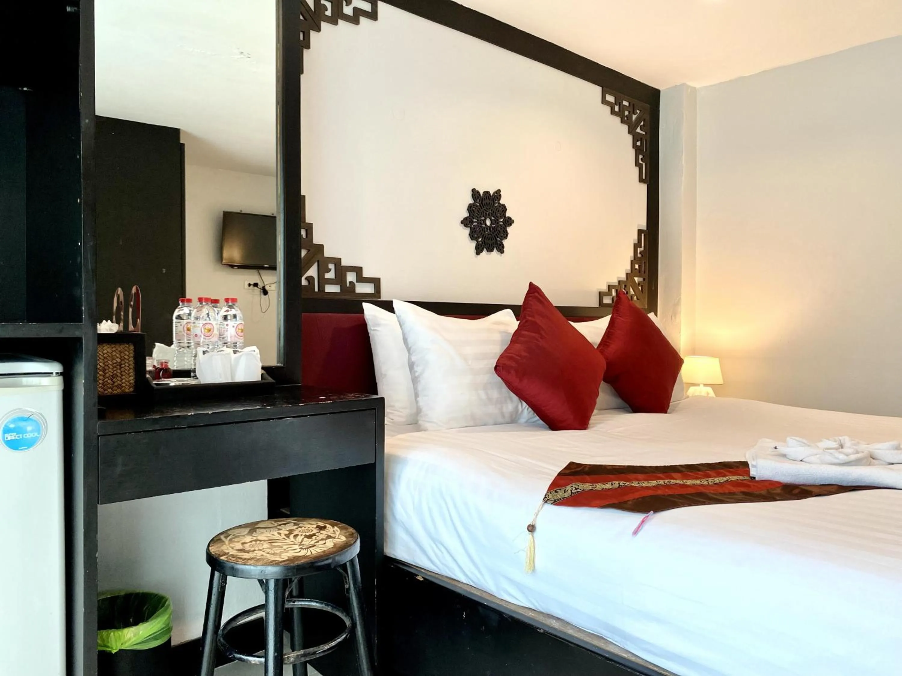 Bed in Sunray Beach Hotel Patong