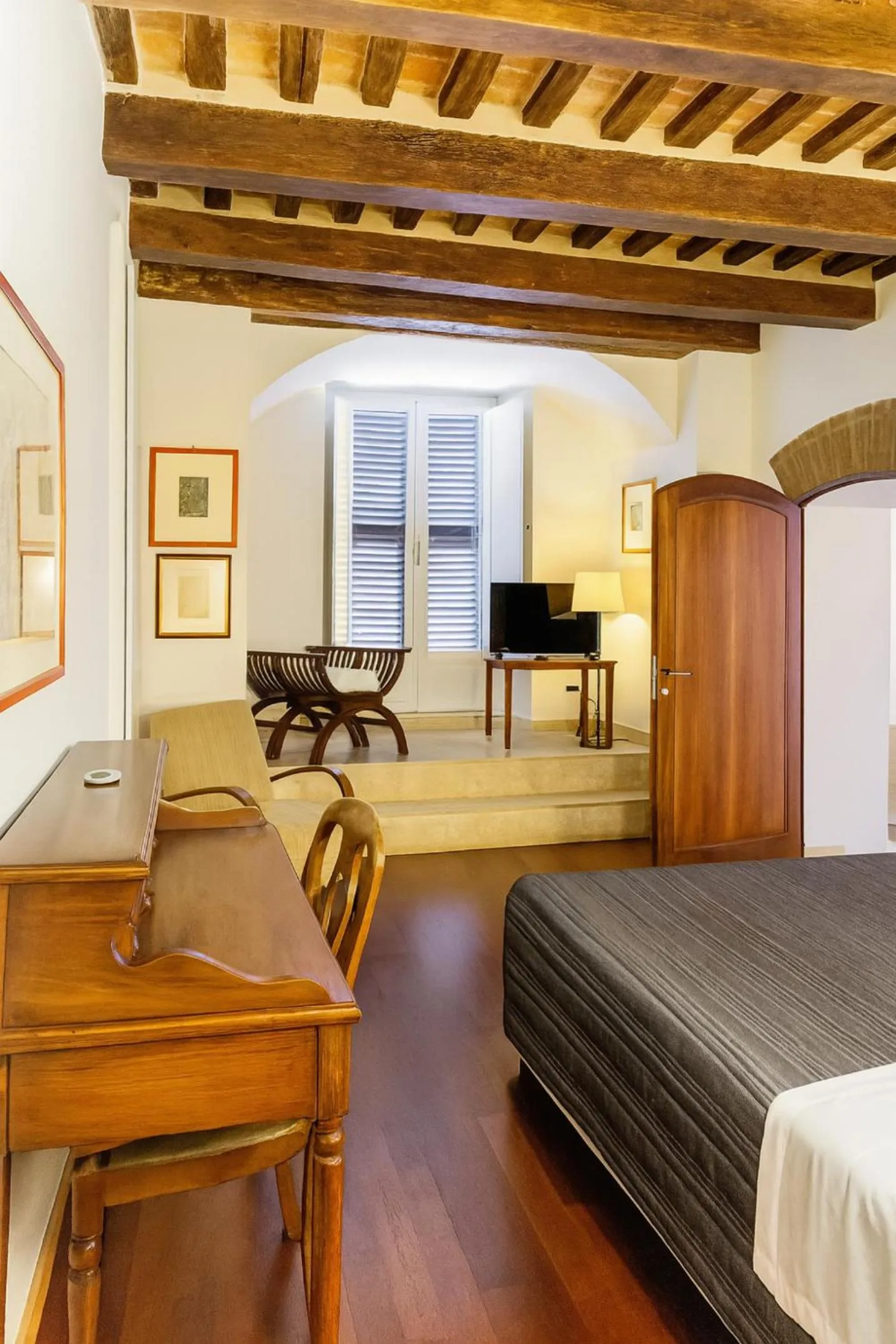 Bed in The Balcony Suite - Piazza del Campo