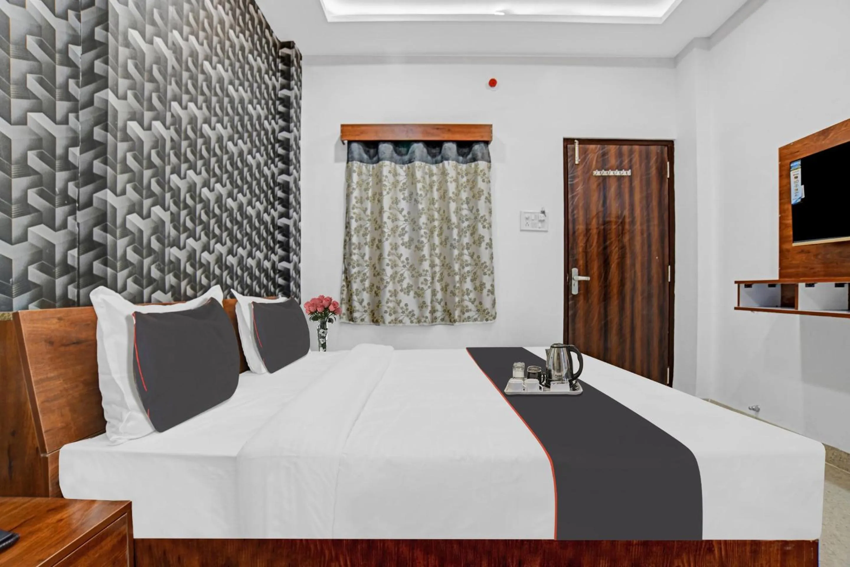 Bedroom, Bed in Hotel O Shivaay