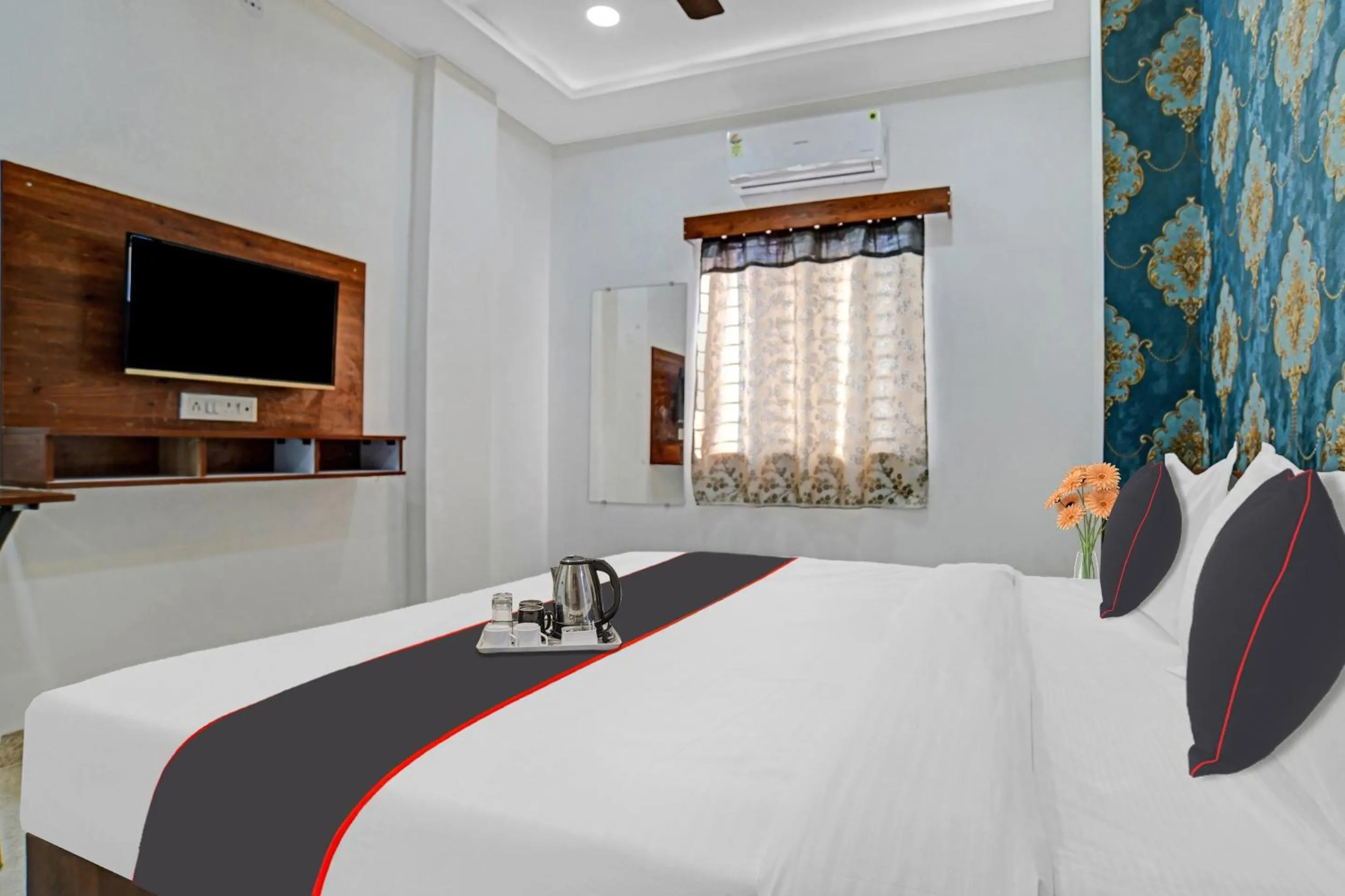 Bedroom, Bed in Hotel O Shivaay