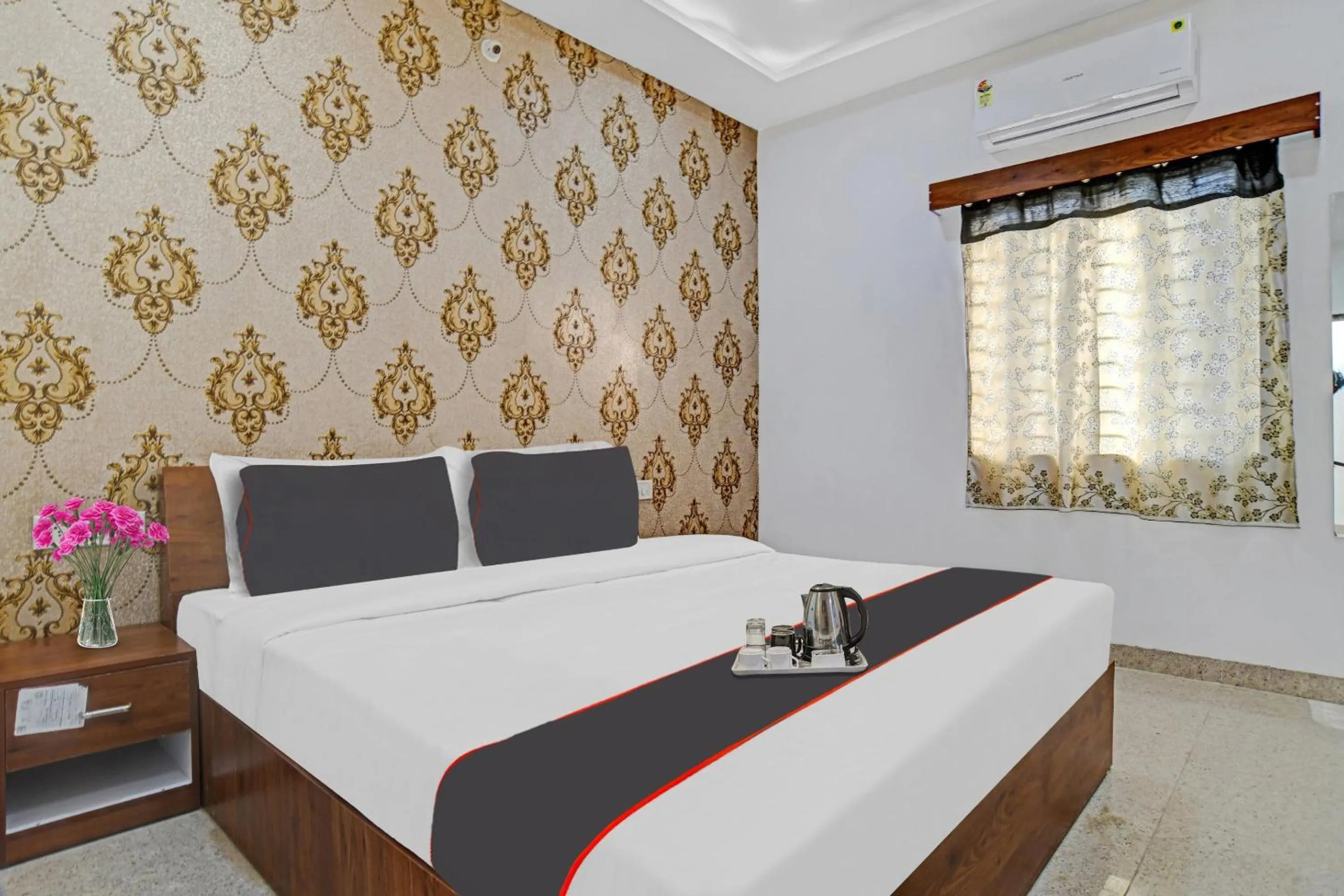 Bedroom, Bed in Hotel O Shivaay