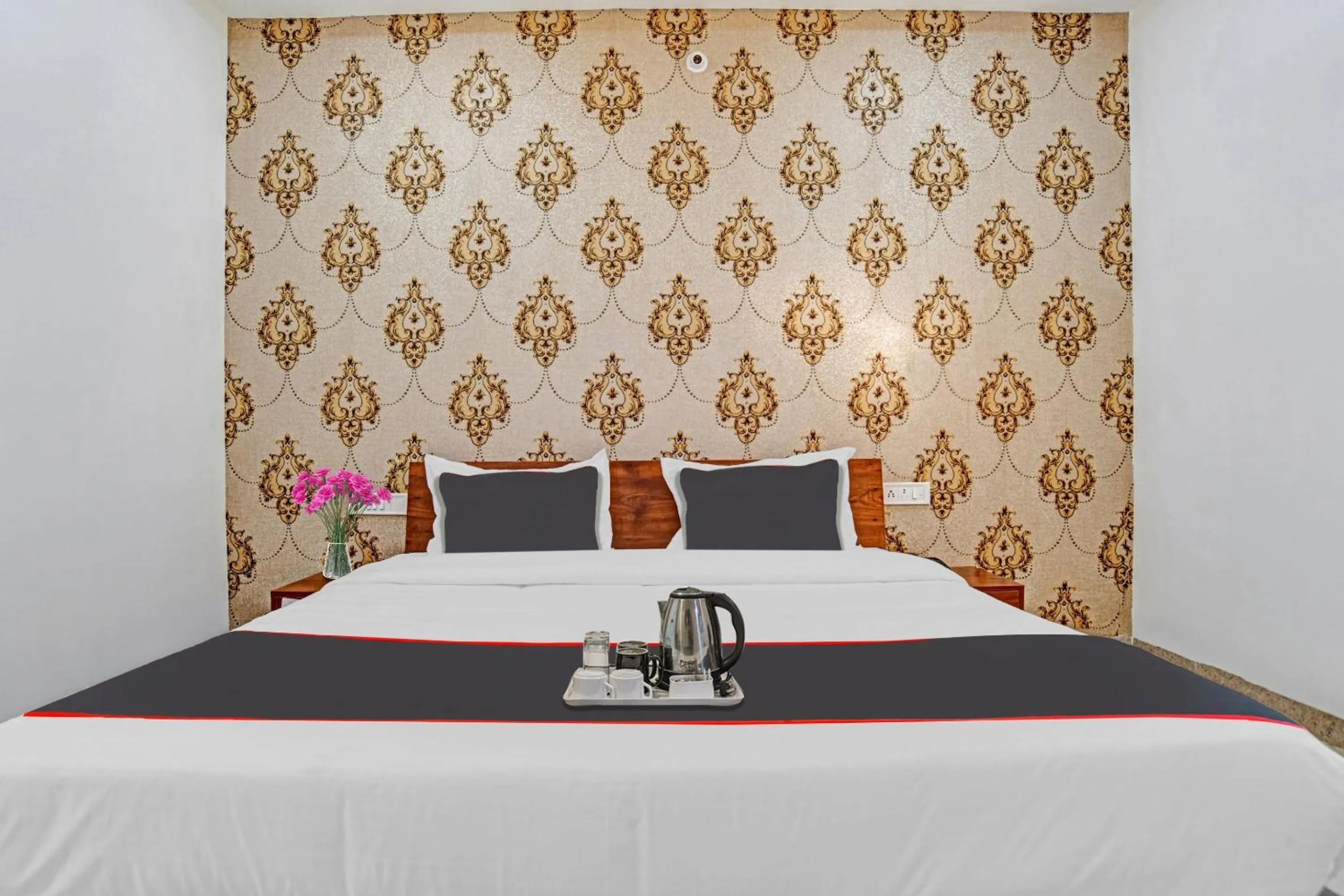 Facade/entrance, Bed in Hotel O Shivaay