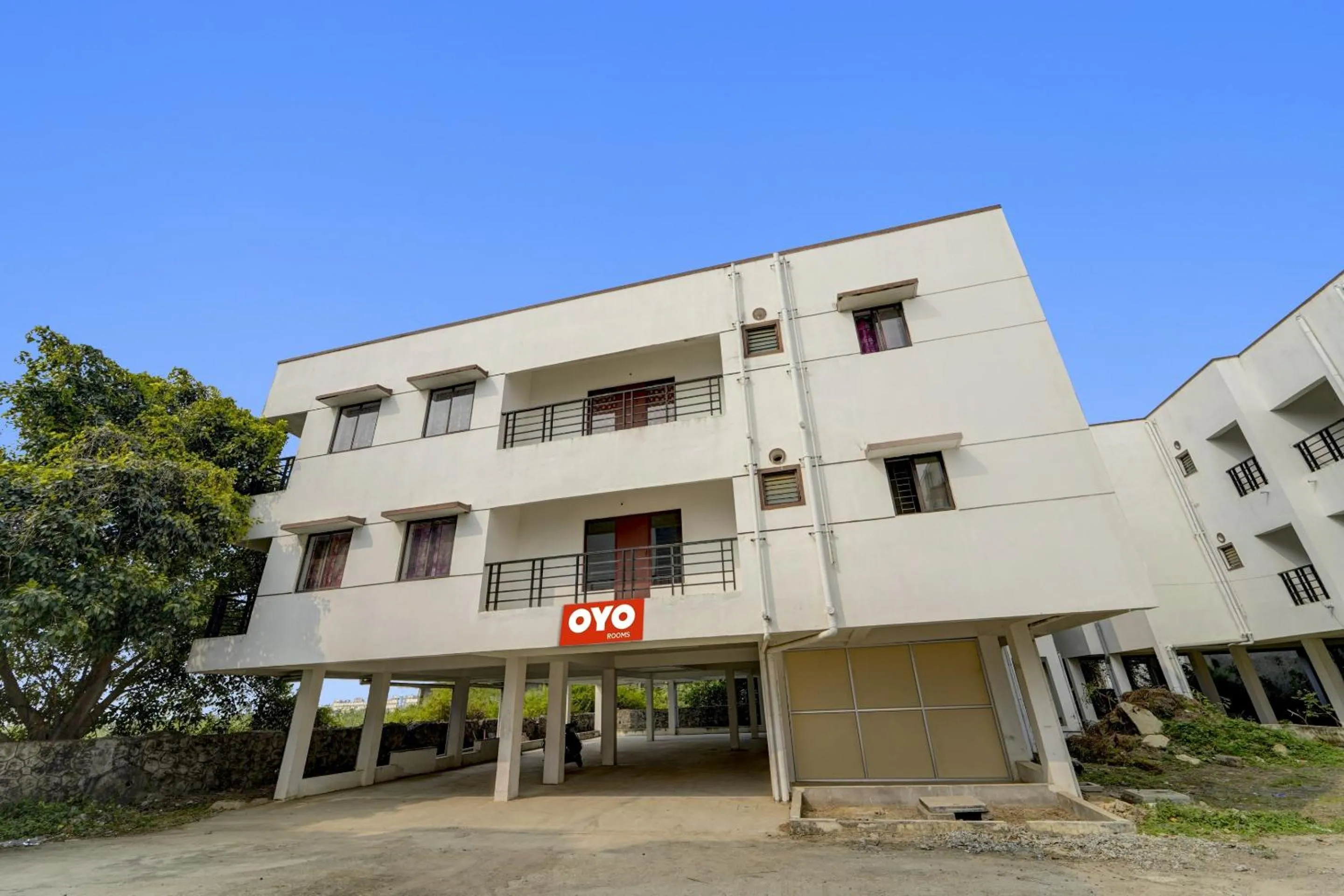 Facade/entrance in Hotel O J2 Service Appartment
