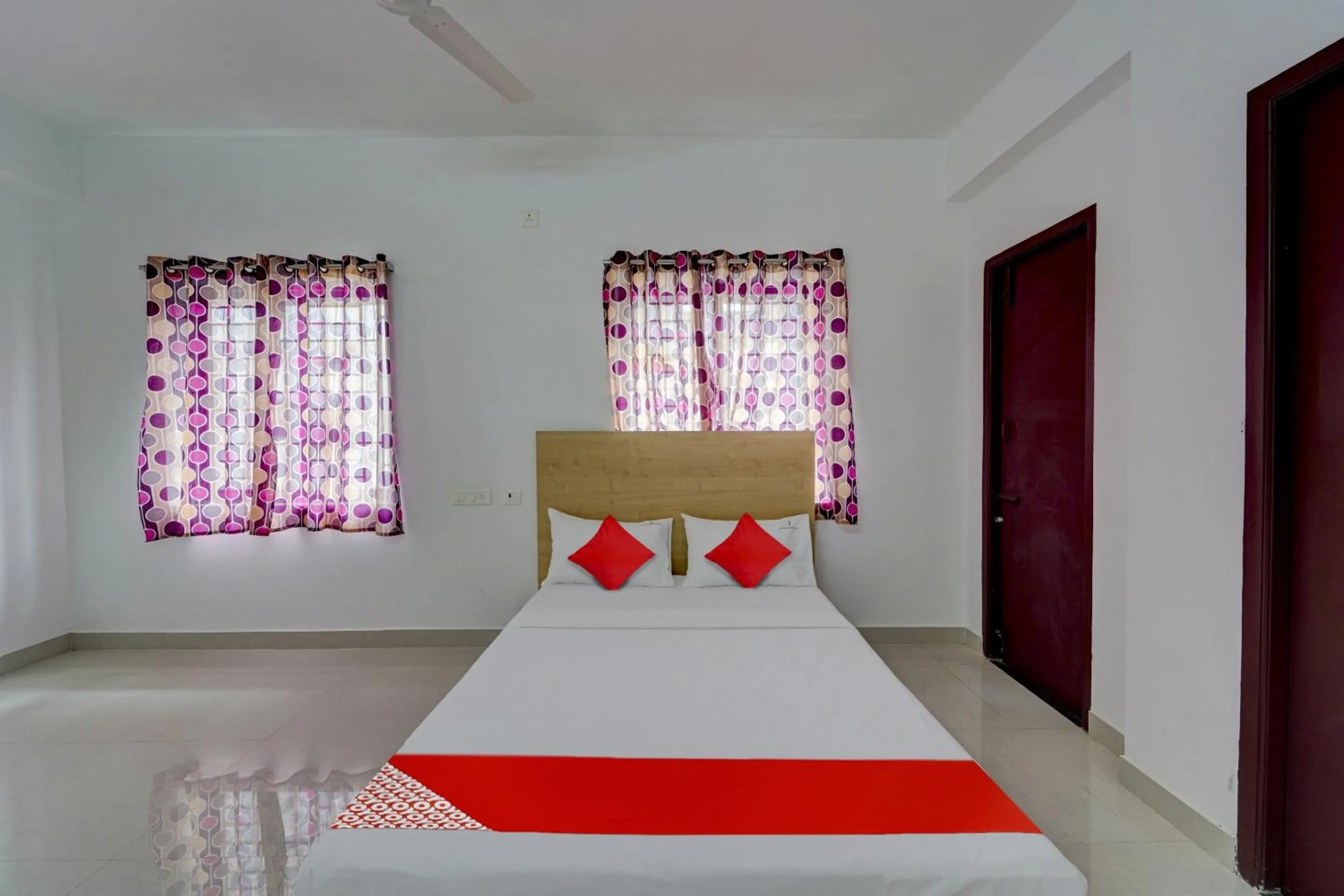 Bedroom, Bed in Hotel O J2 Service Appartment