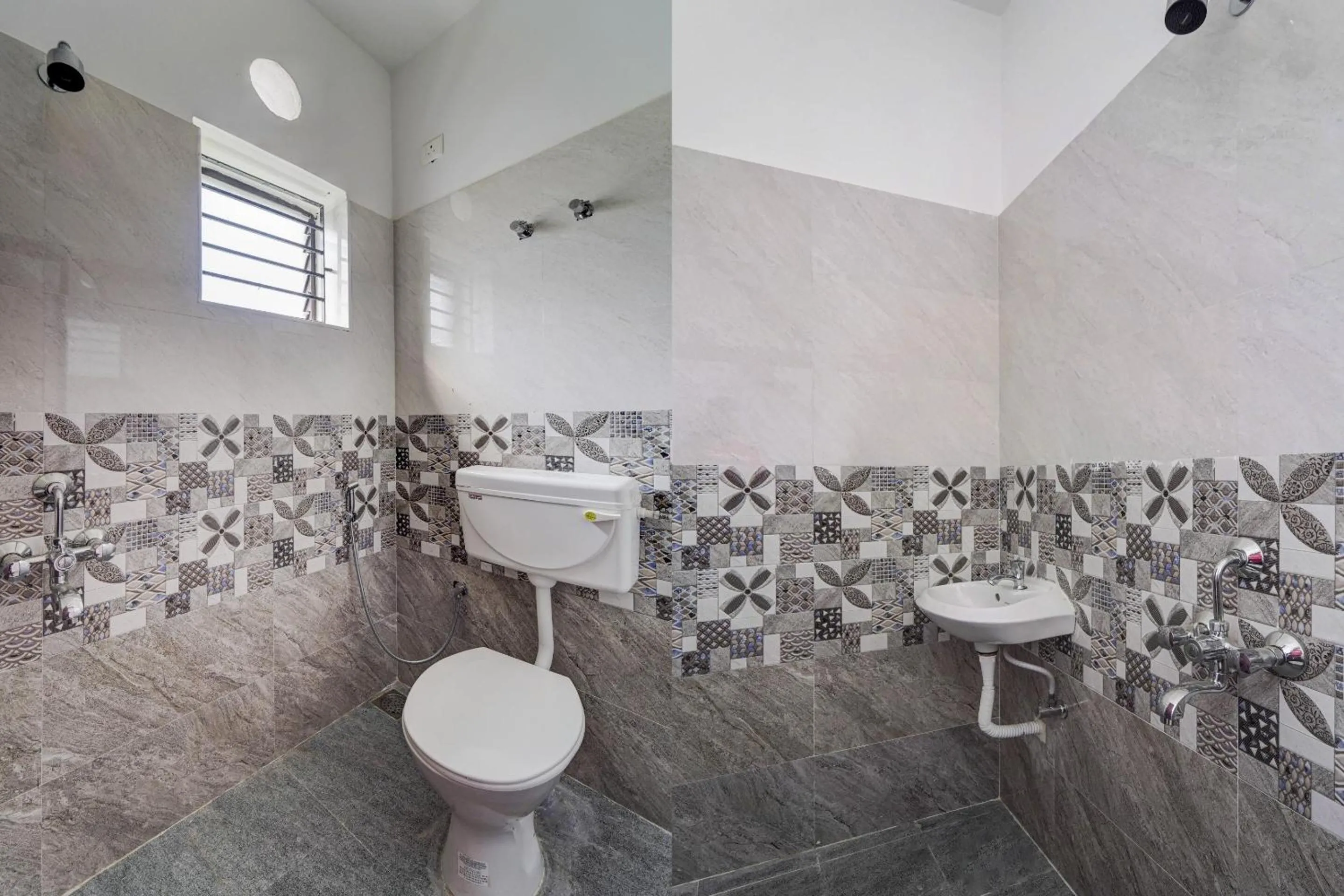 Bathroom in Hotel O J2 Service Appartment