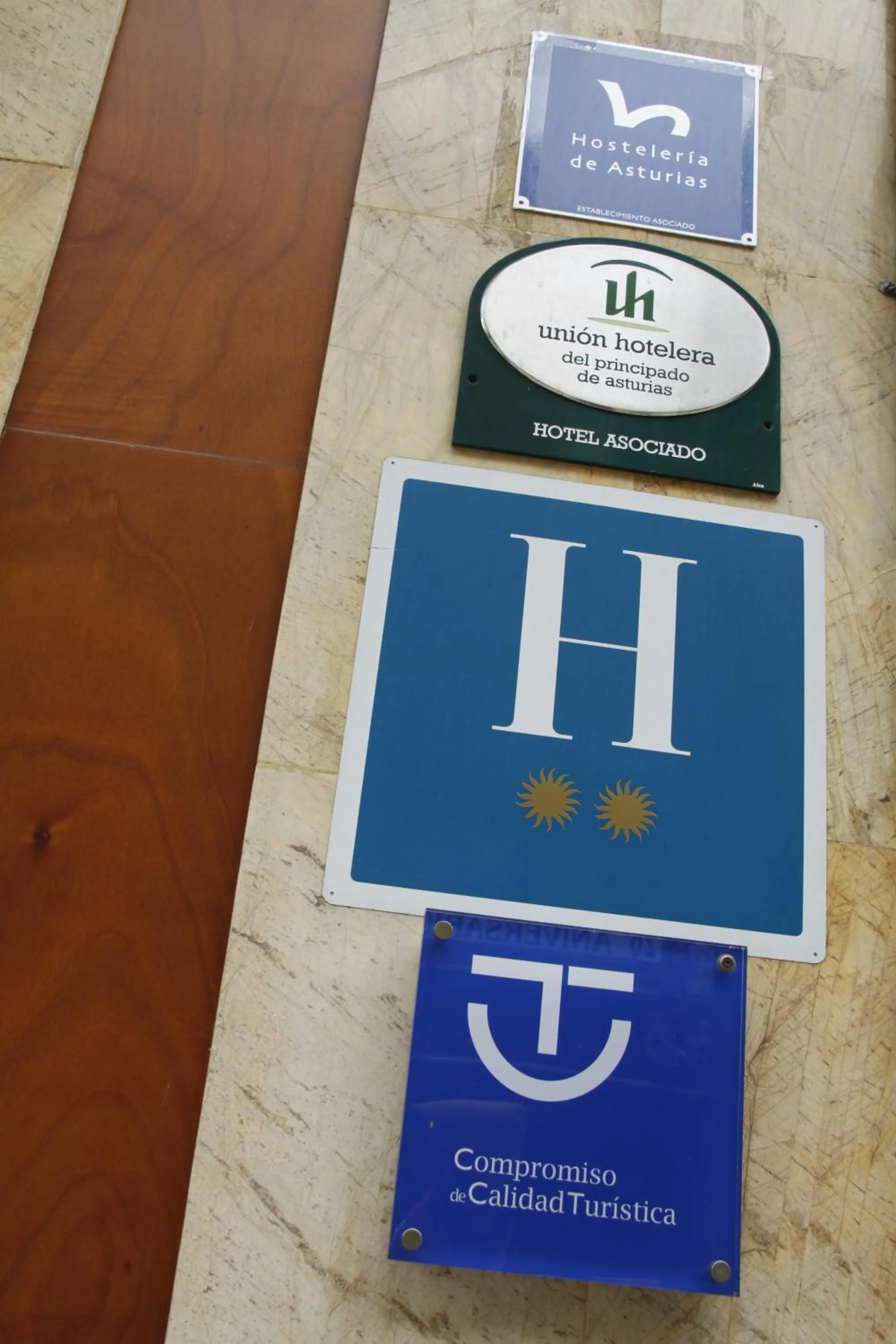 Logo/Certificate/Sign in Hotel Alda Centro Oviedo