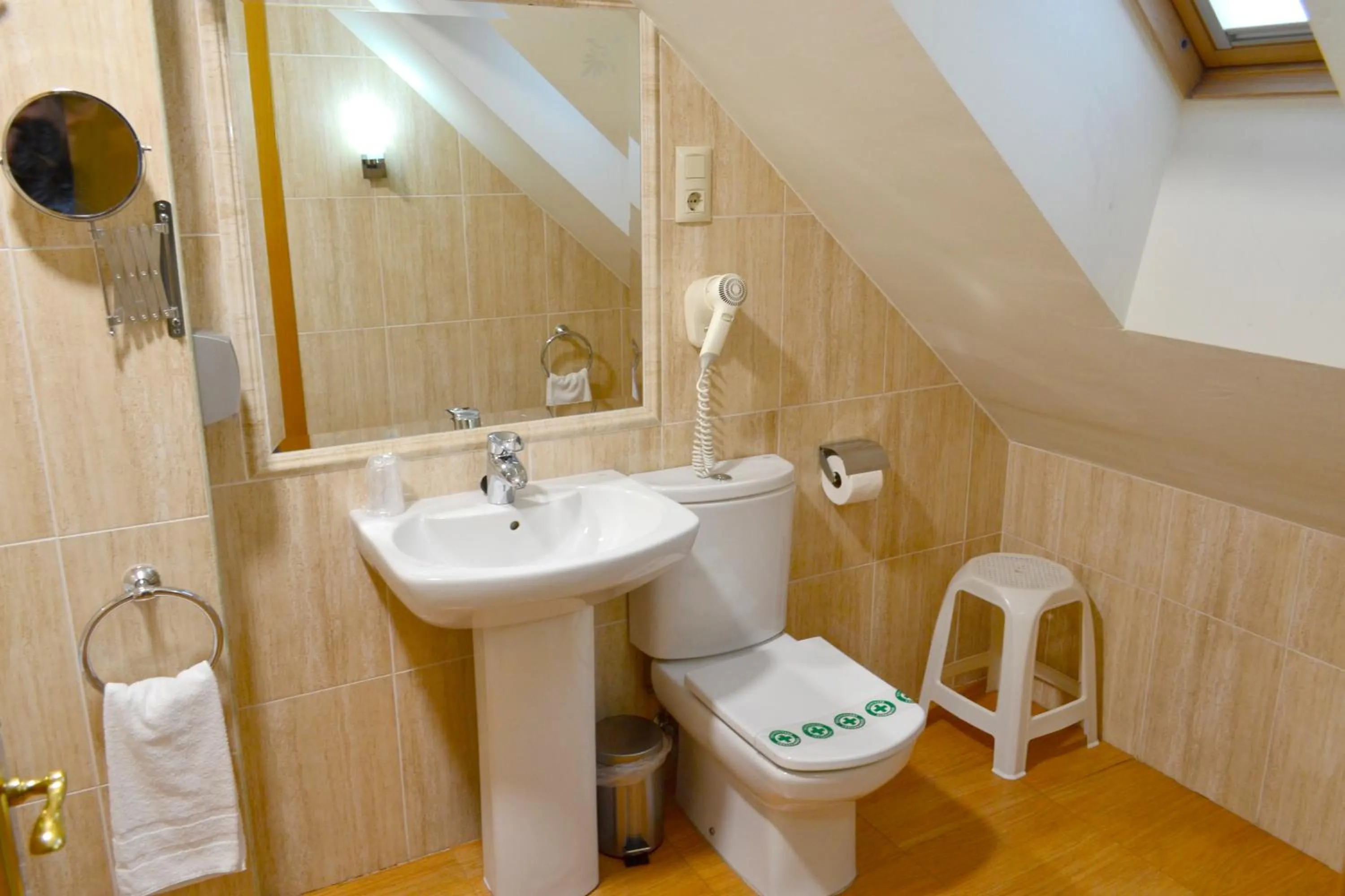 Bathroom in Hotel Alda Centro Oviedo