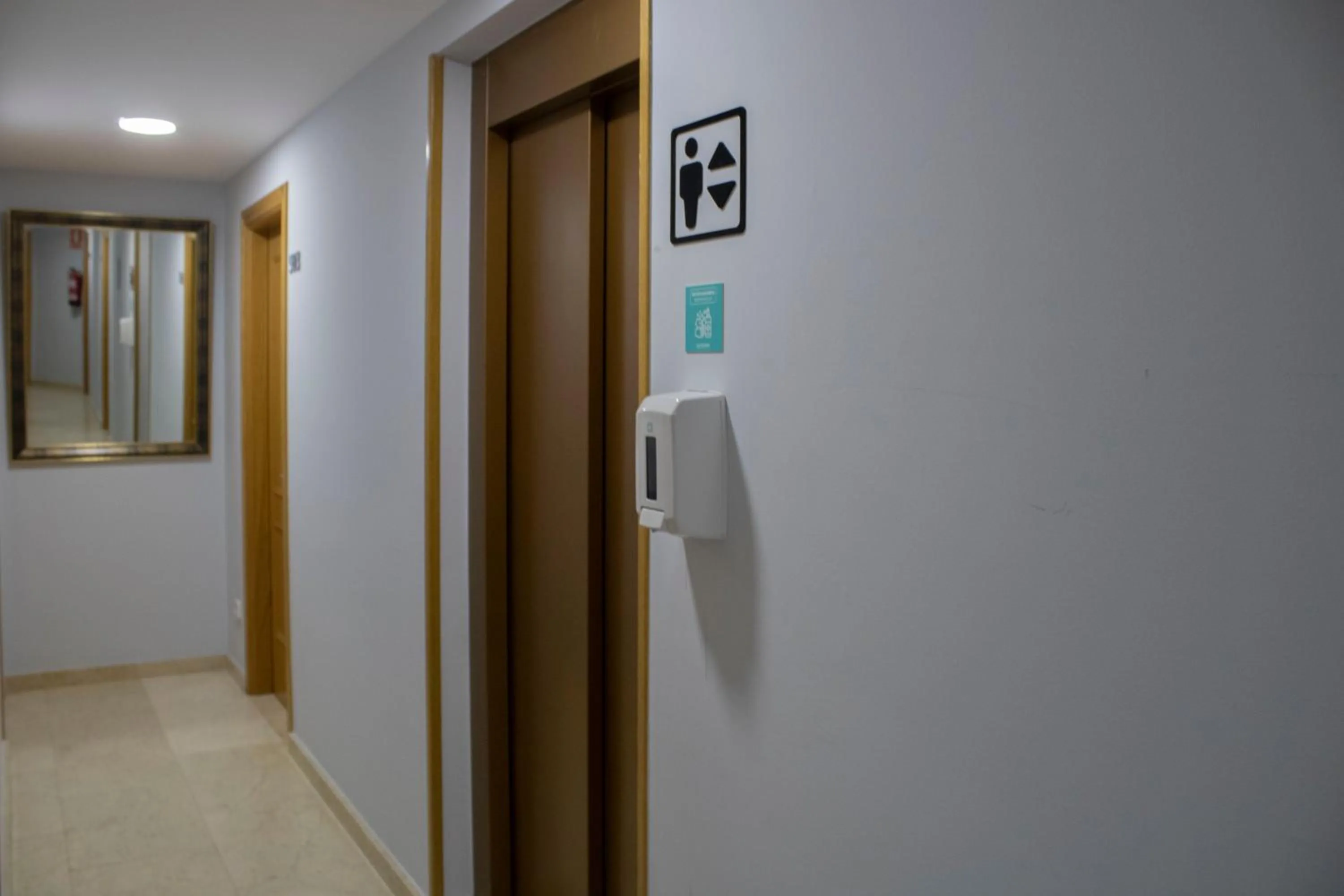 Logo/Certificate/Sign in Hotel Alda Centro Oviedo