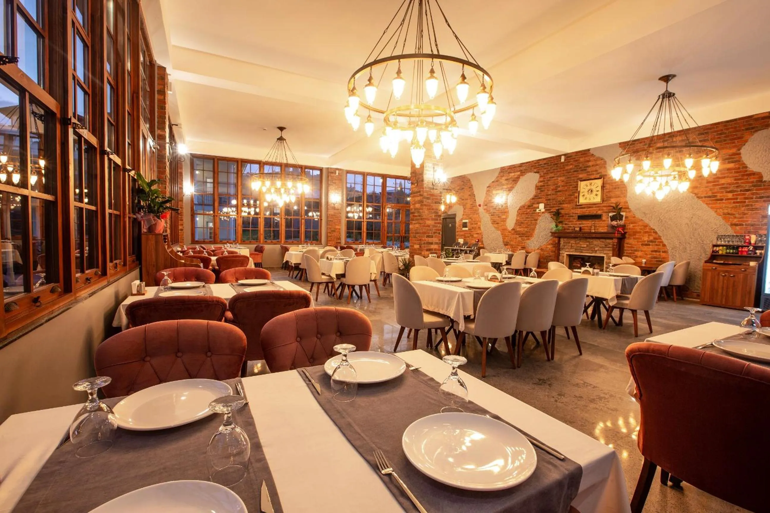 Restaurant/places to eat in Zanike hotel