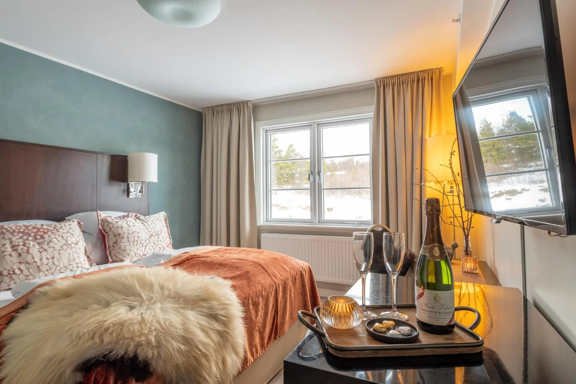 Alcoholic drinks, Bed in Skåbu Fjellhotell