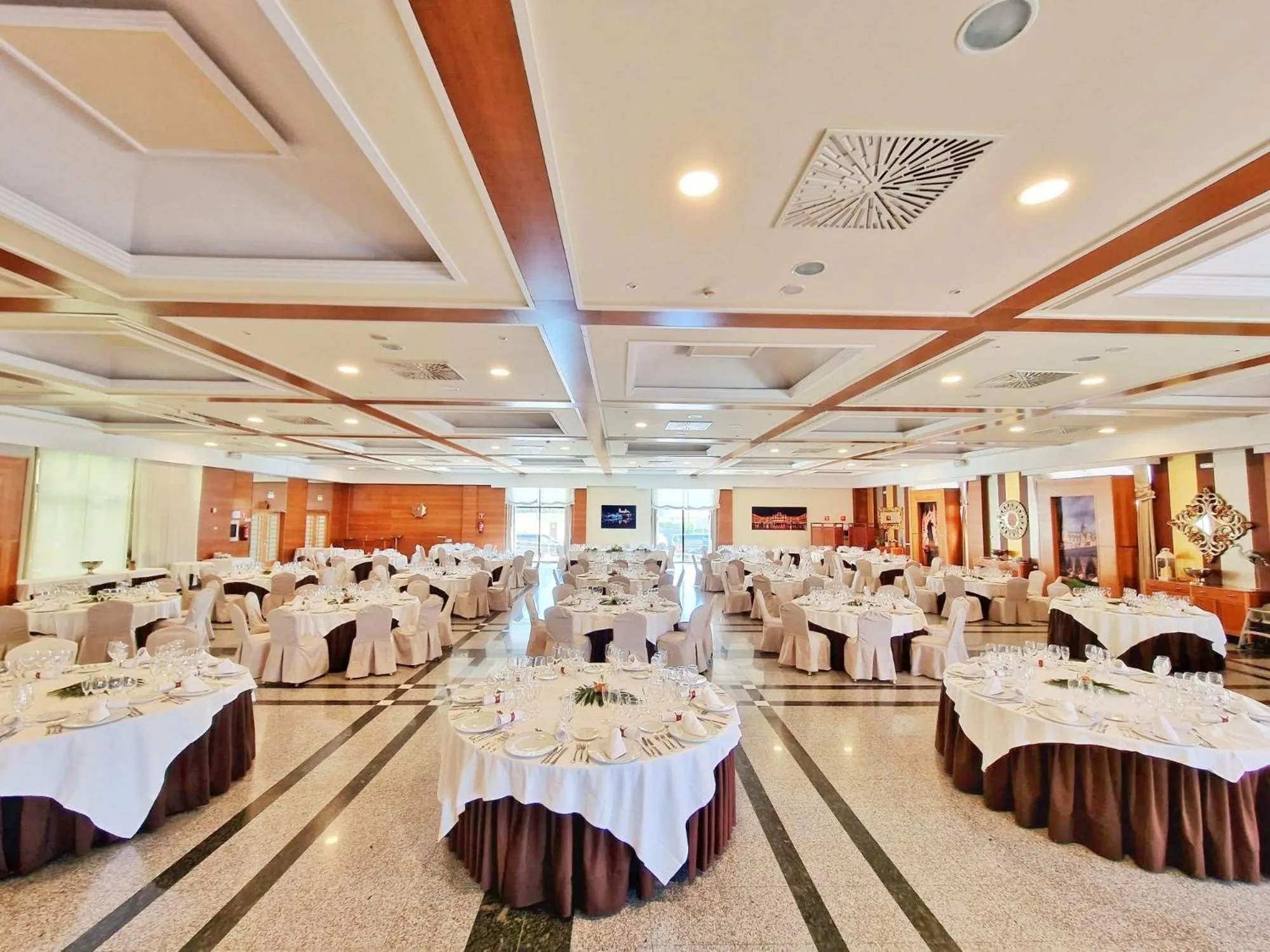 Restaurant/places to eat in Hotel Bardo Recoletos Coco