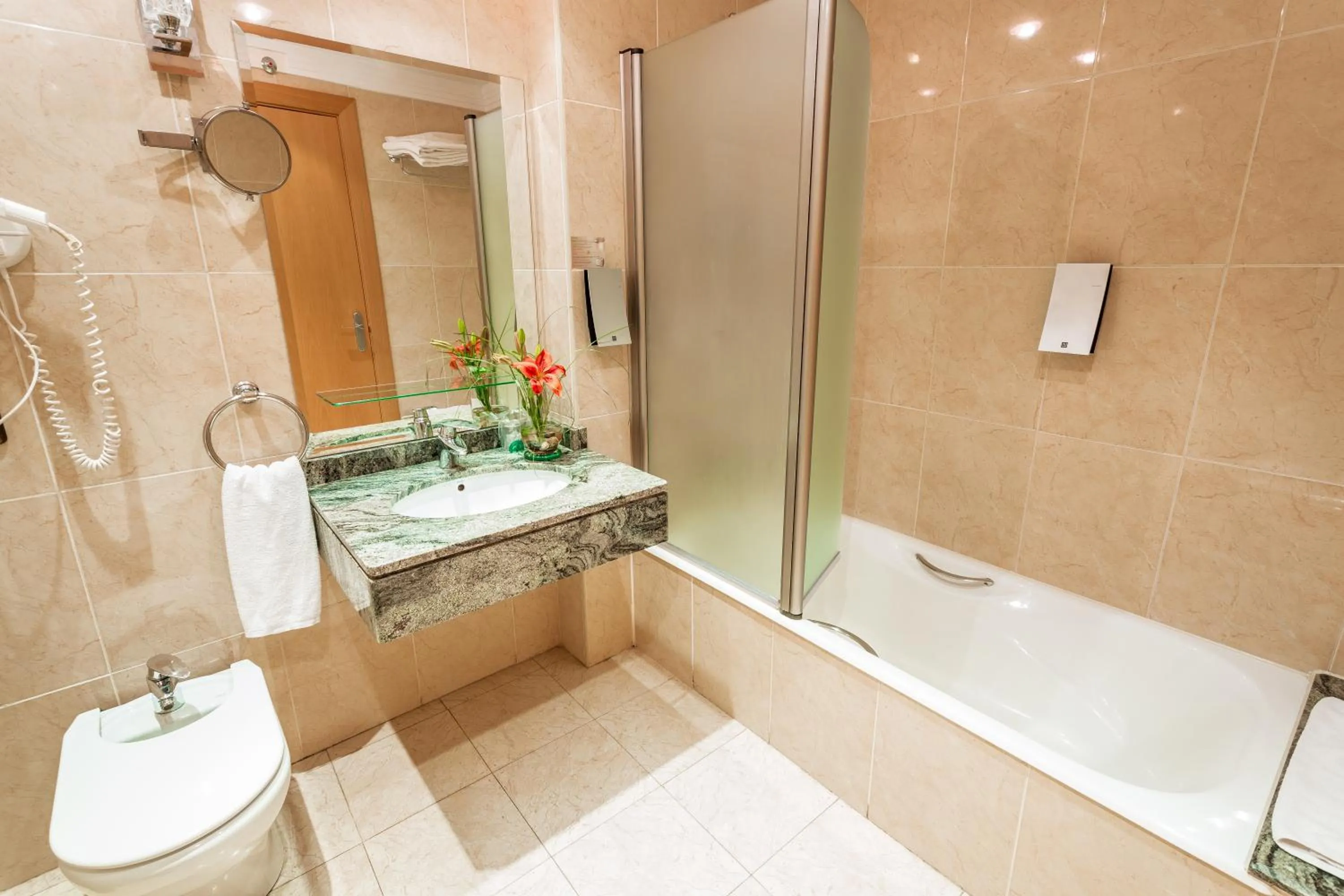 Bathroom in Hotel Bardo Recoletos Coco