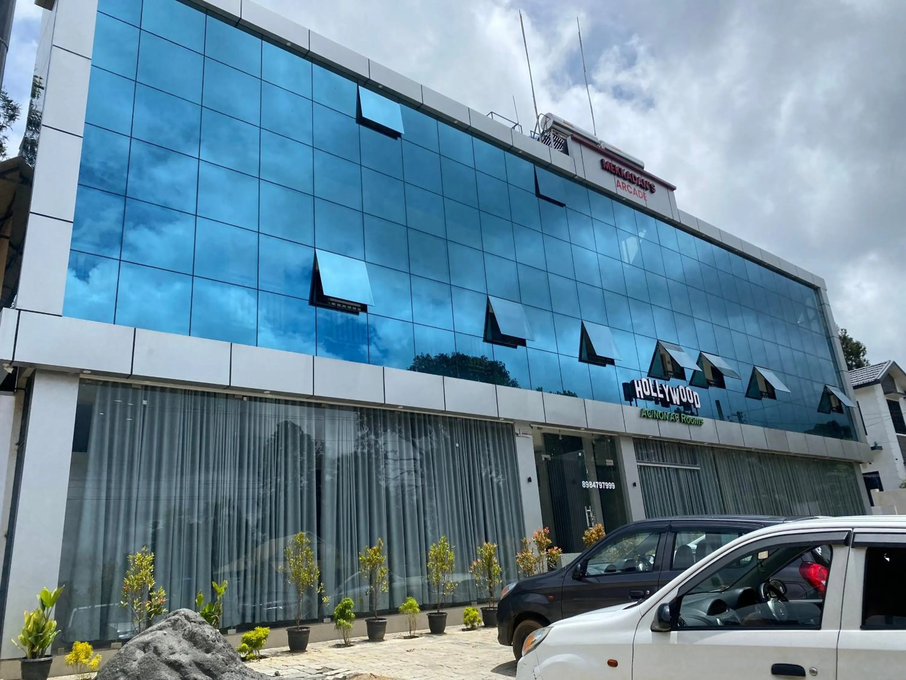 Property building in HOLLYWOOD Rooms