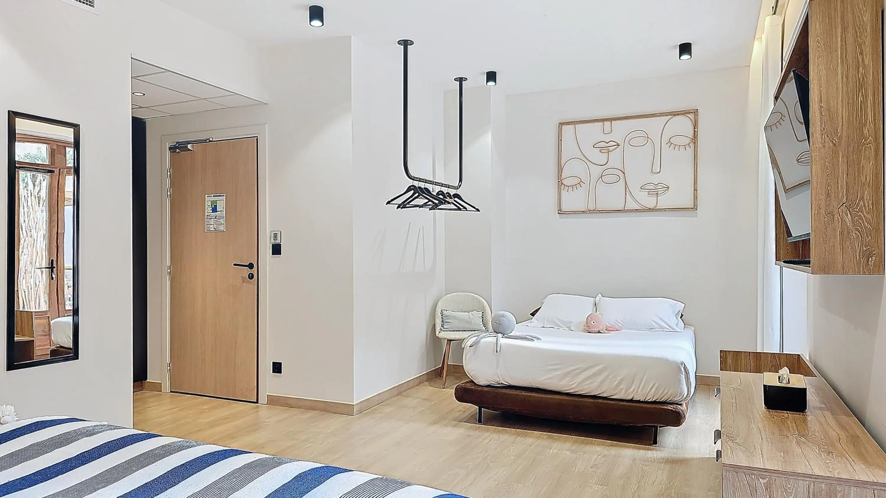 Photo of the whole room, Bed in Intense Boutik-Hôtel