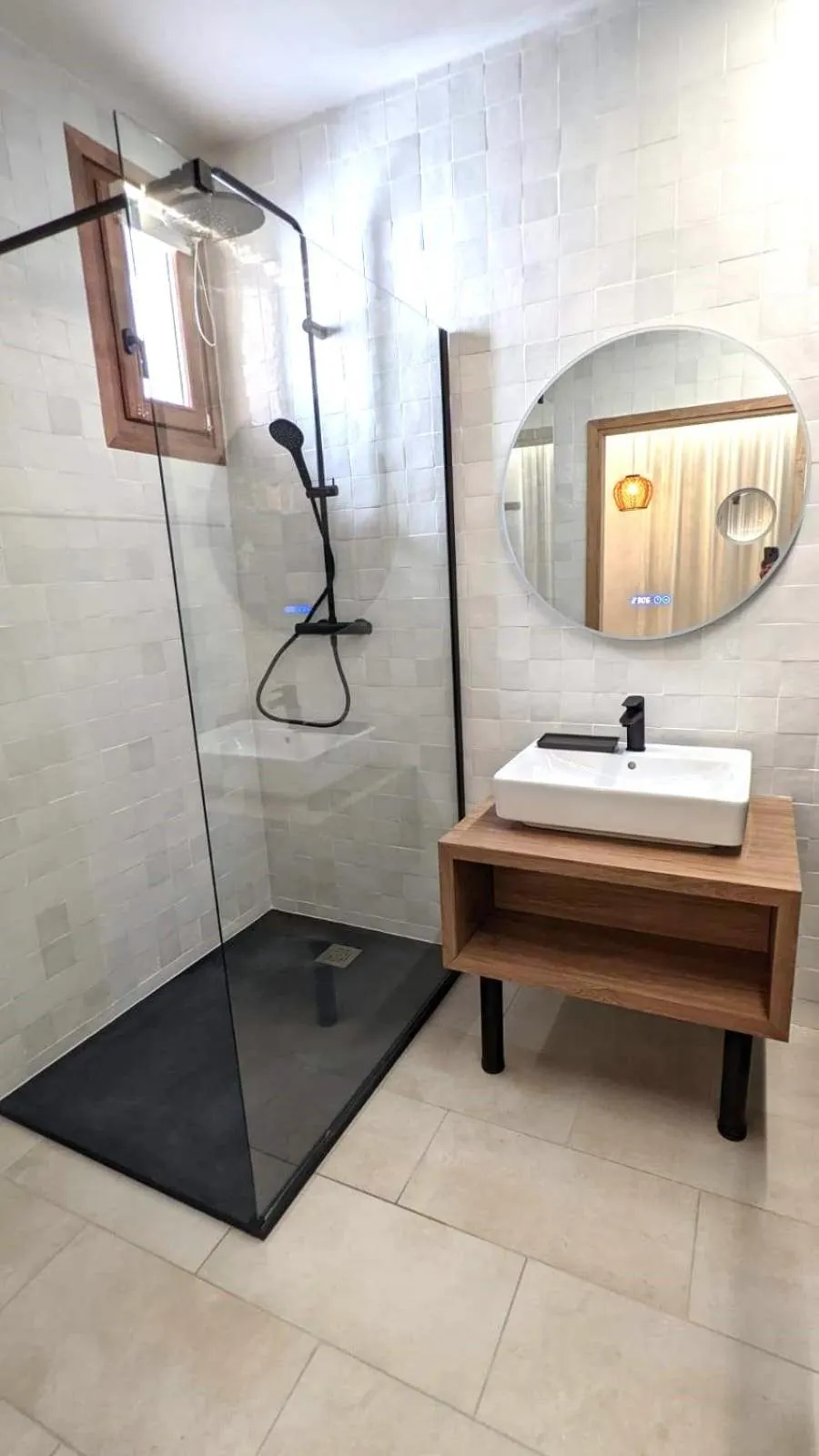 Shower in Intense Boutik-Hôtel