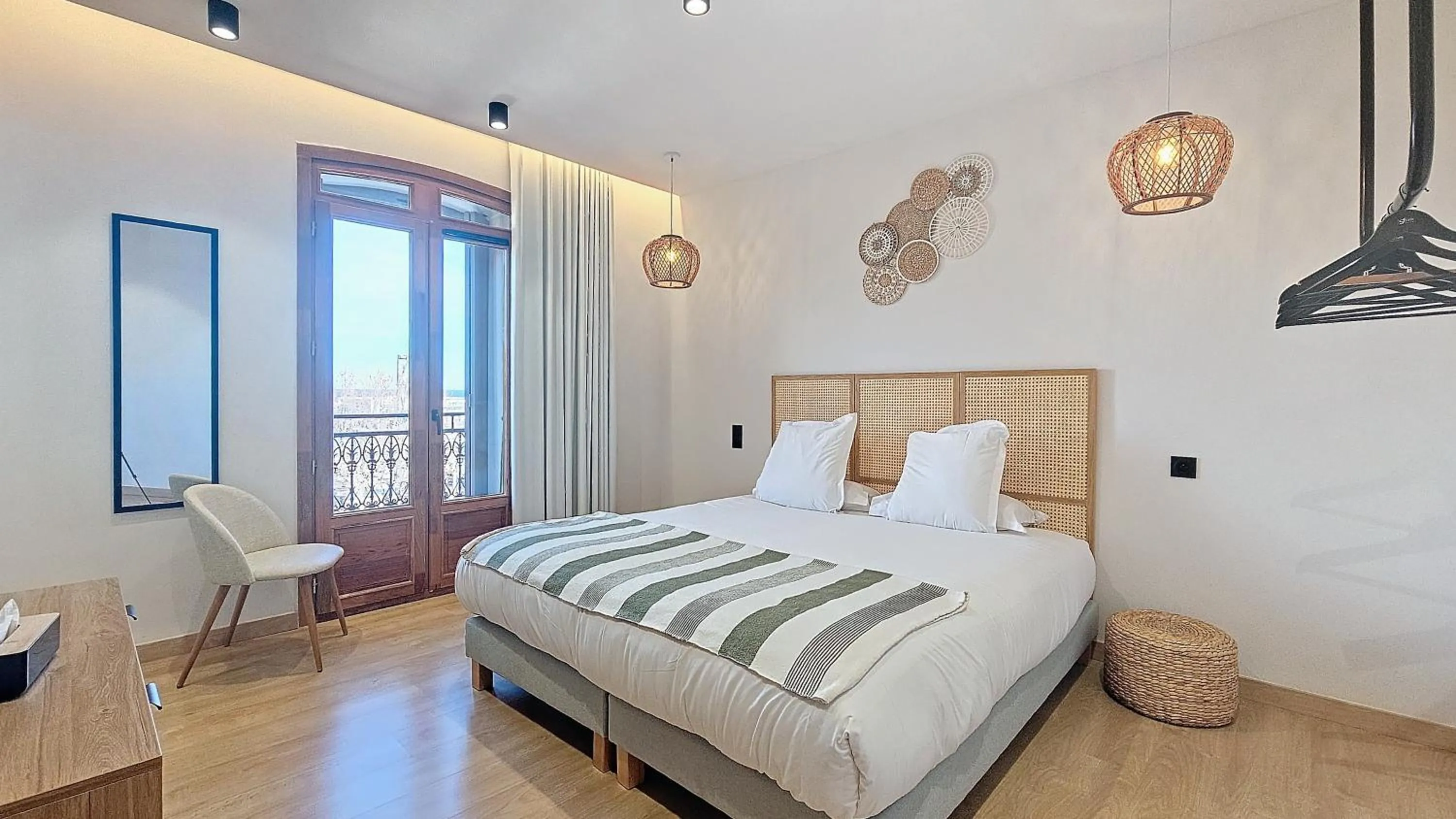 Photo of the whole room, Bed in Intense Boutik-Hôtel