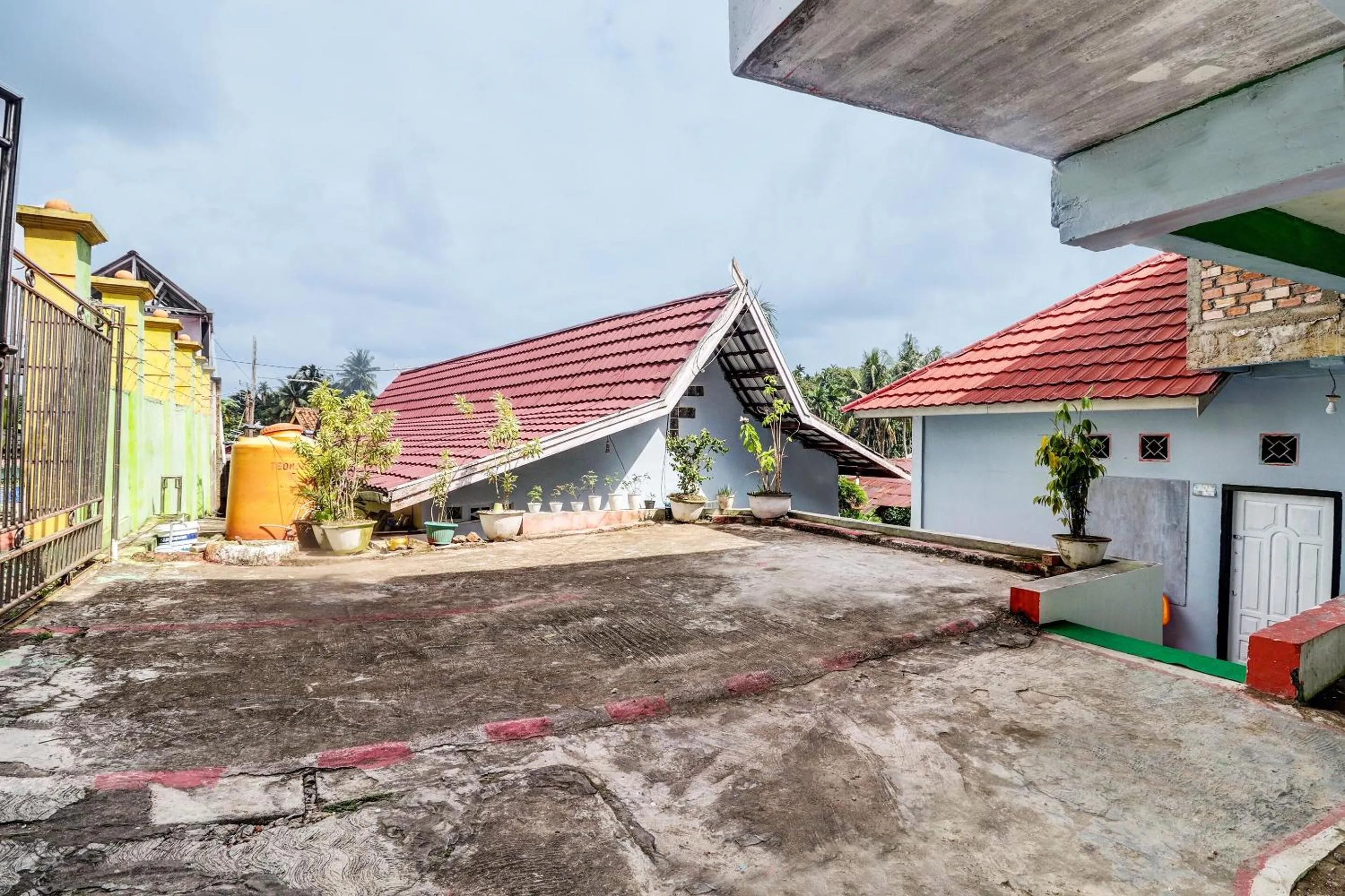 Facade/entrance in OYO 91886 Bfs Homestay Syariah