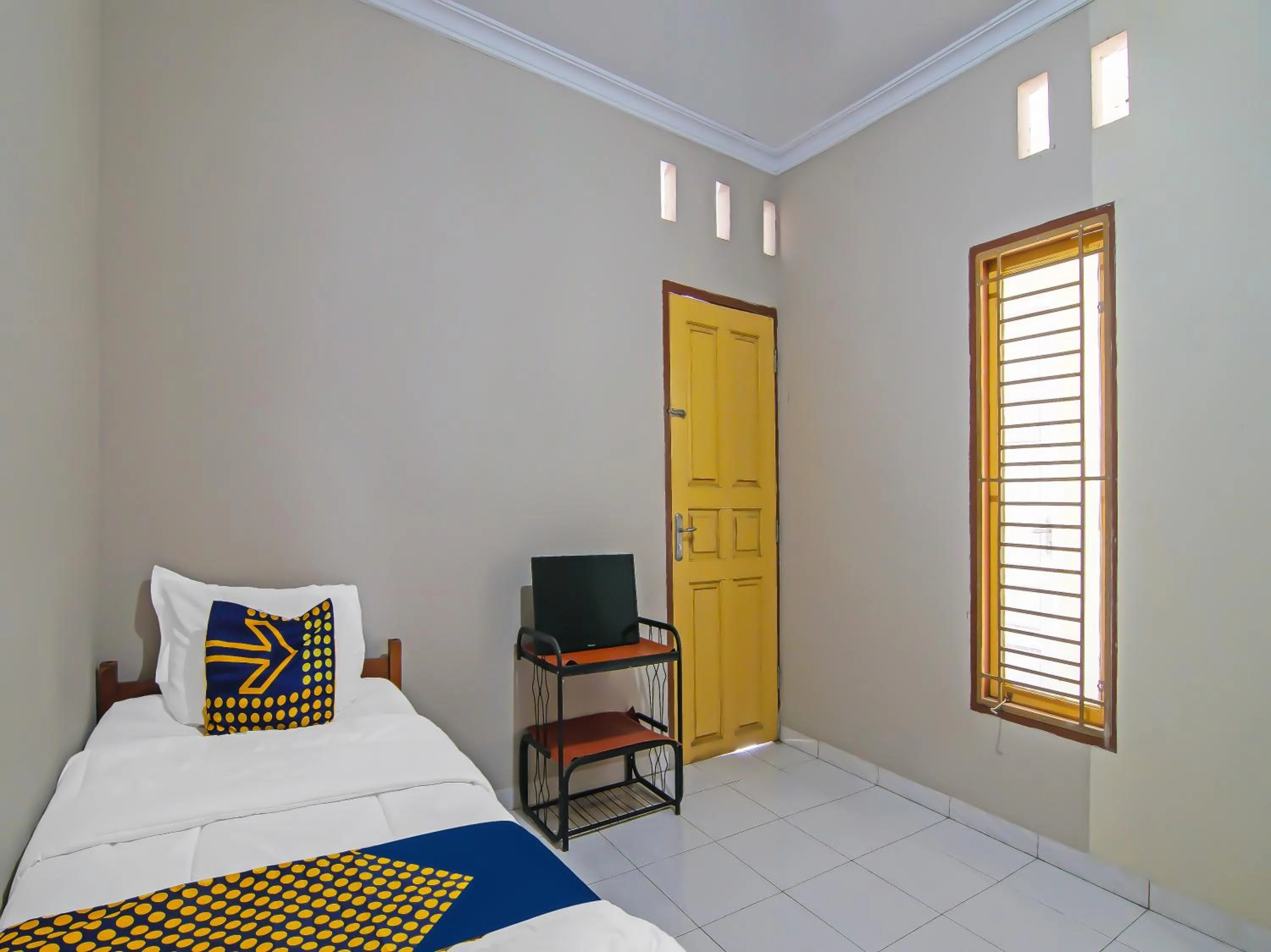 Bedroom, Bed in Hotel O Flamboyan 25 Homestay Syariah