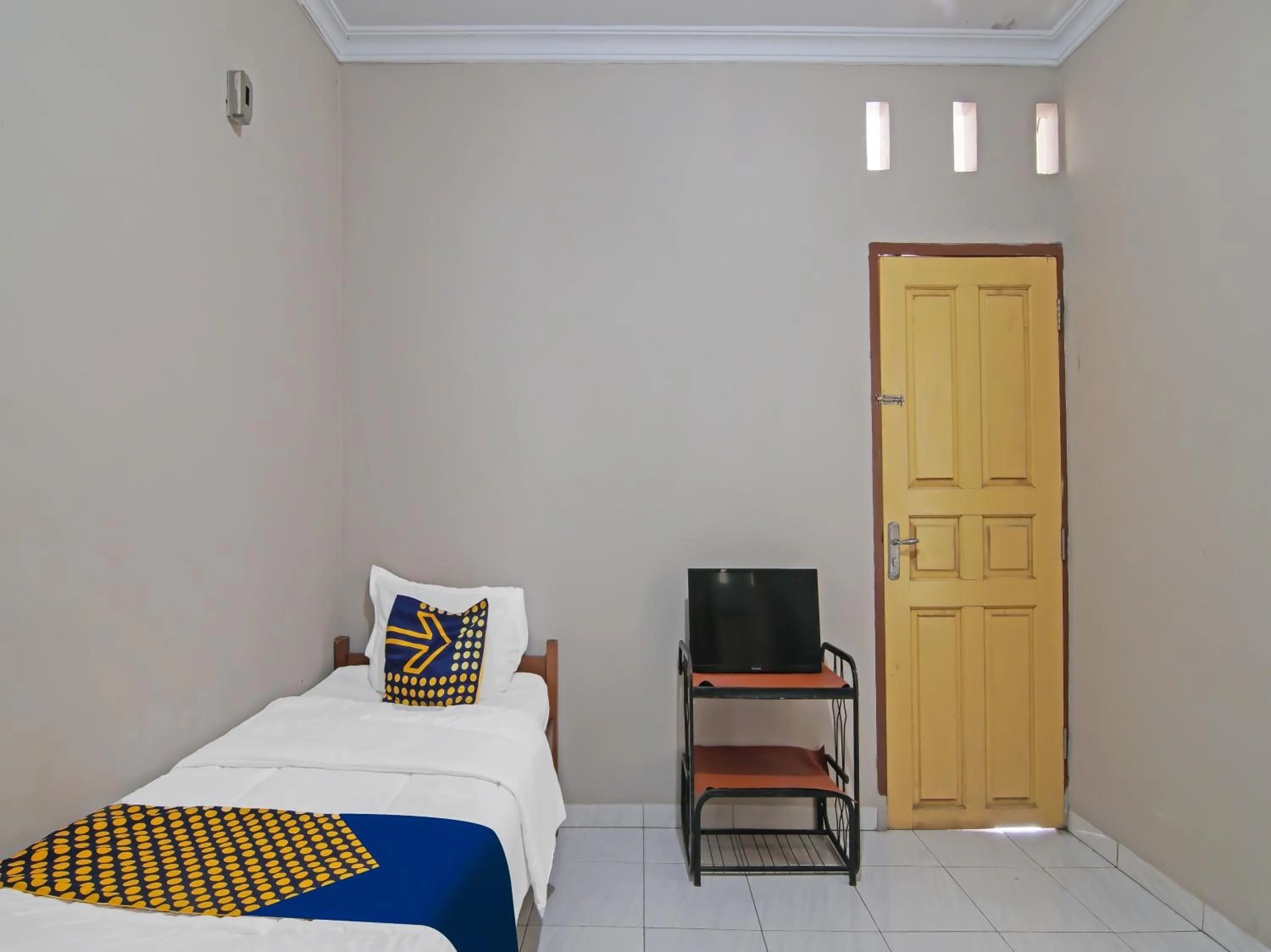 Bedroom, Bed in Hotel O Flamboyan 25 Homestay Syariah
