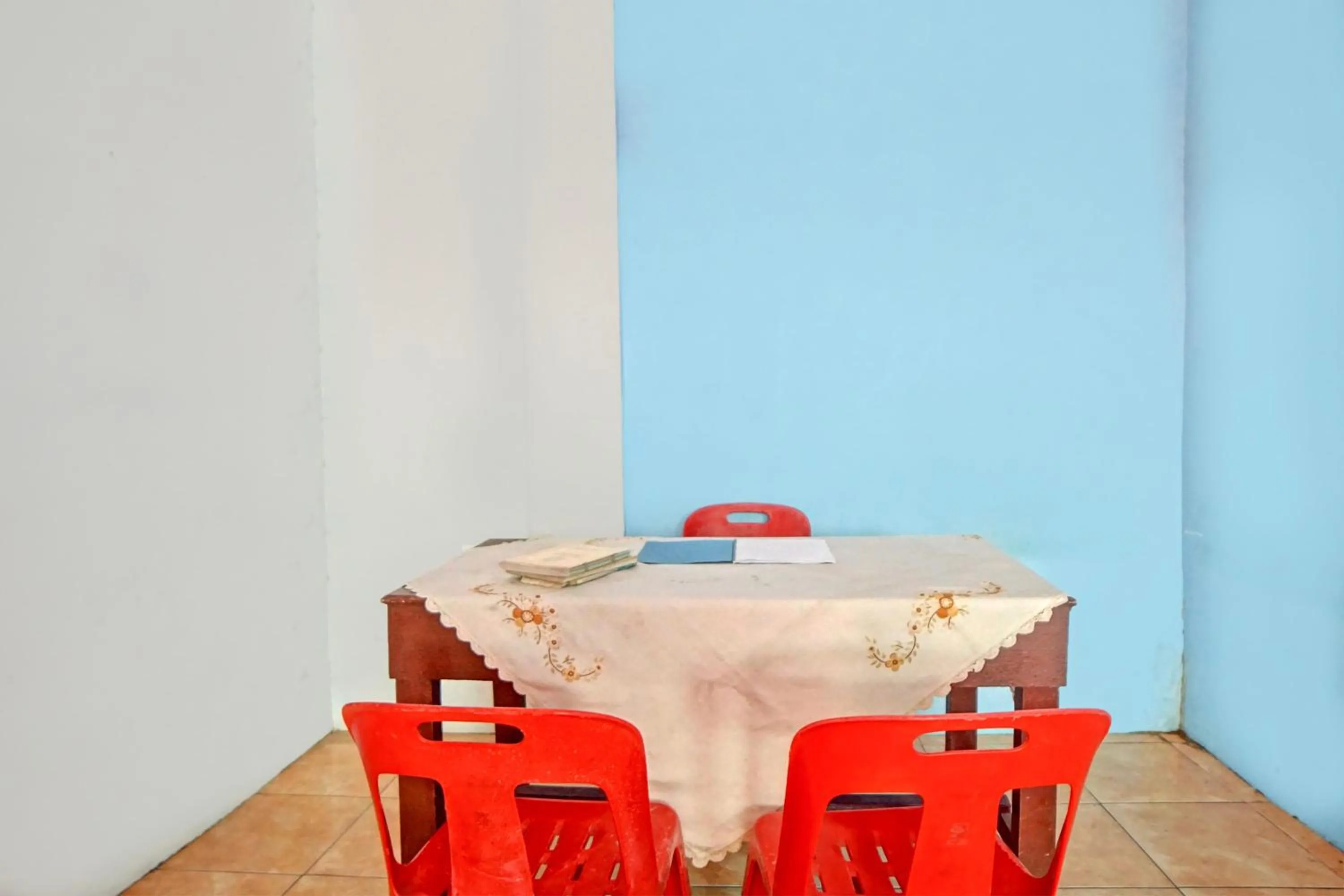 Lobby or reception in Hotel O Onasis Syariah Inn