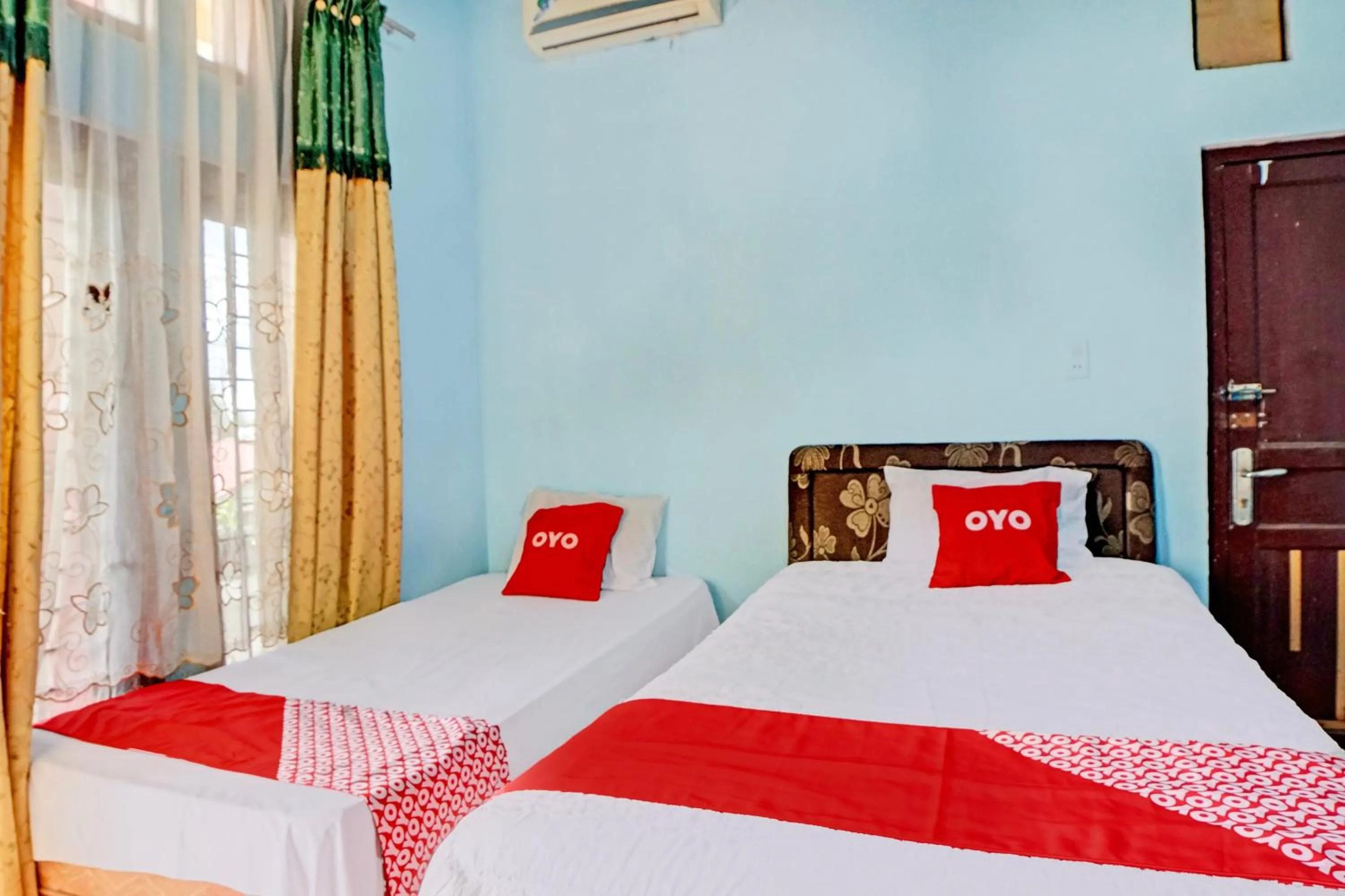 Bedroom, Bed in Hotel O Onasis Syariah Inn