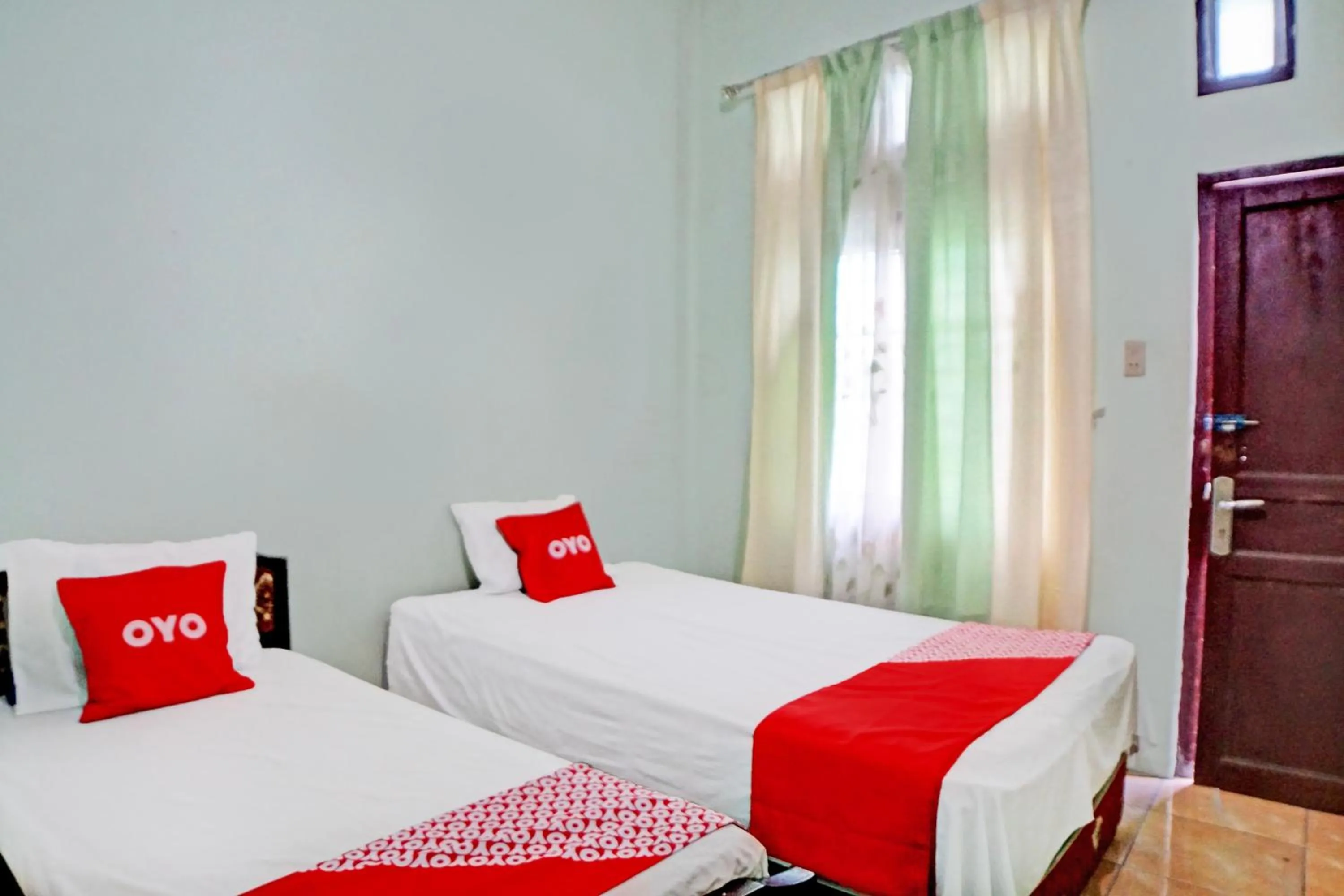 Bedroom, Bed in Hotel O Onasis Syariah Inn