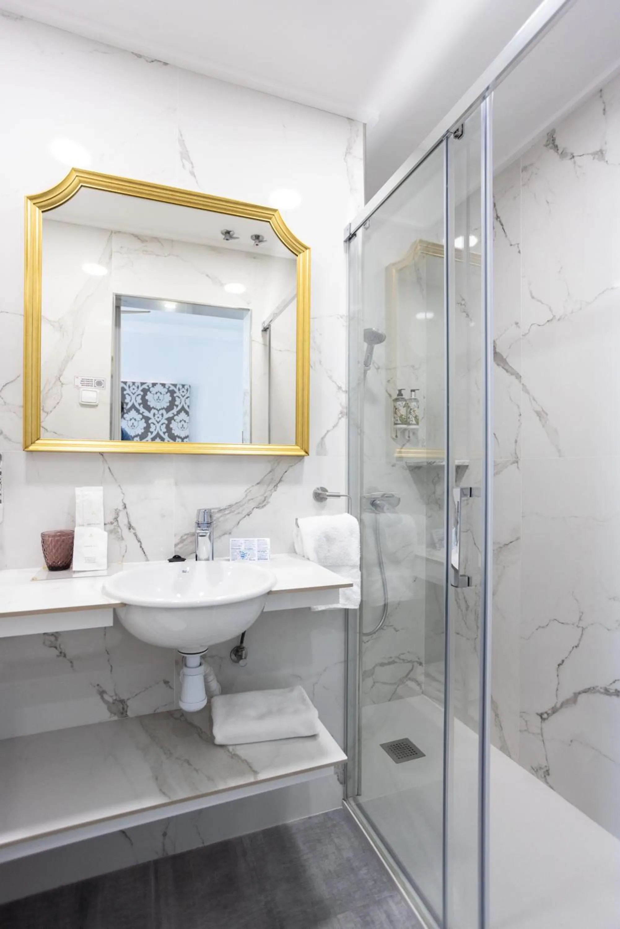 Bathroom in Venecia Plaza Centro