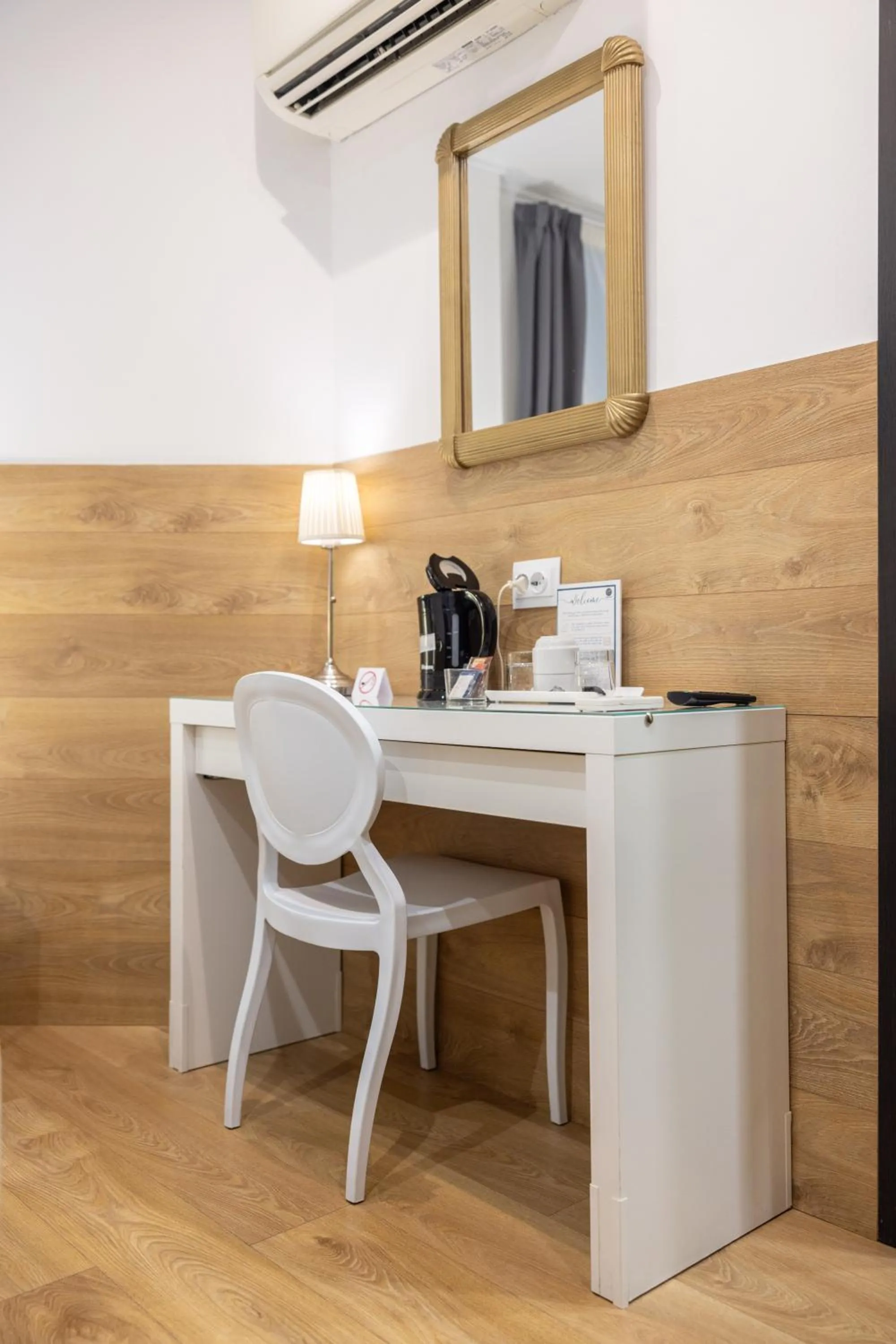 Coffee/tea facilities in Venecia Plaza Centro