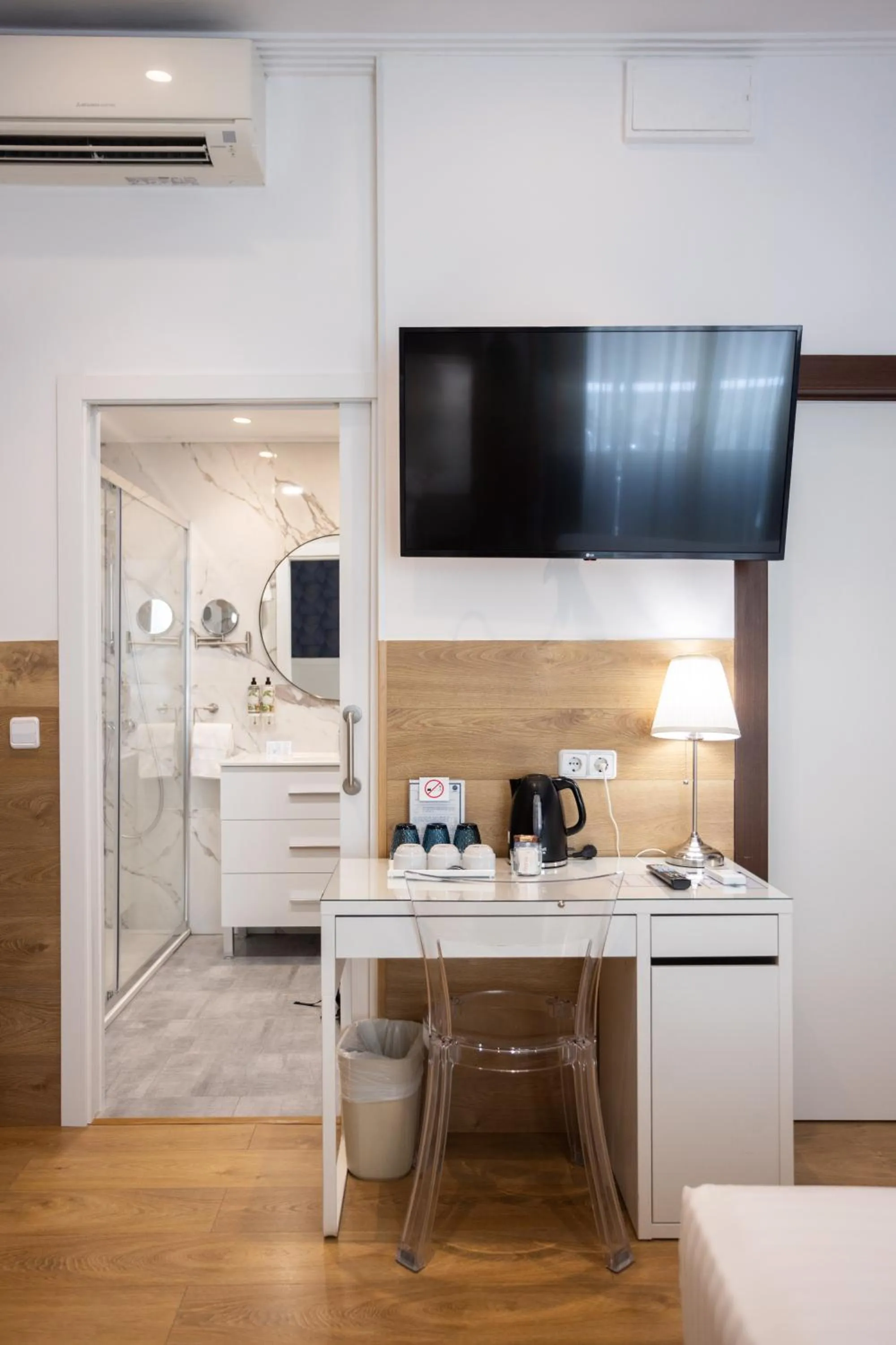 air conditioner in Venecia Plaza Centro