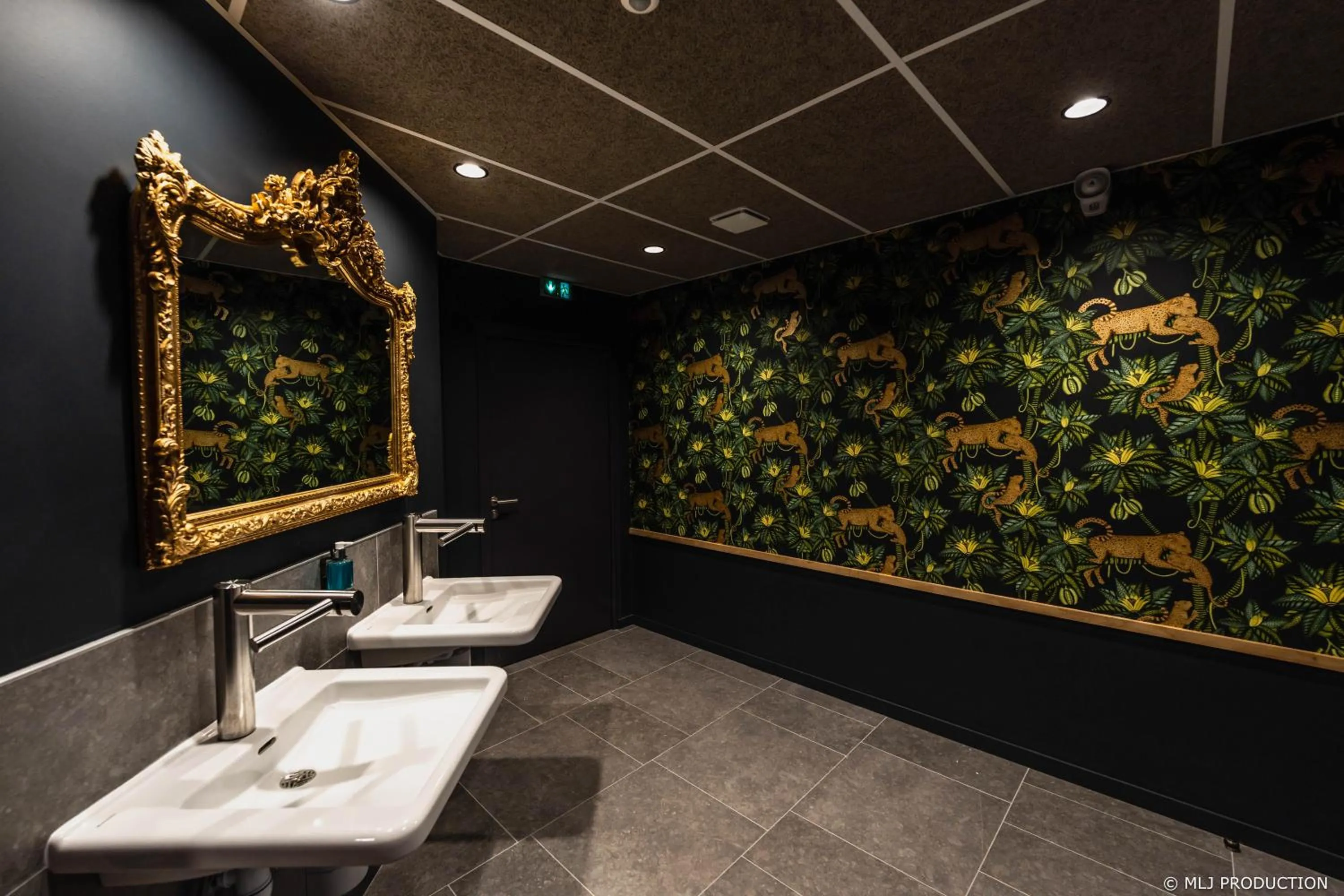 Toilet in Les Hauts de Kerano